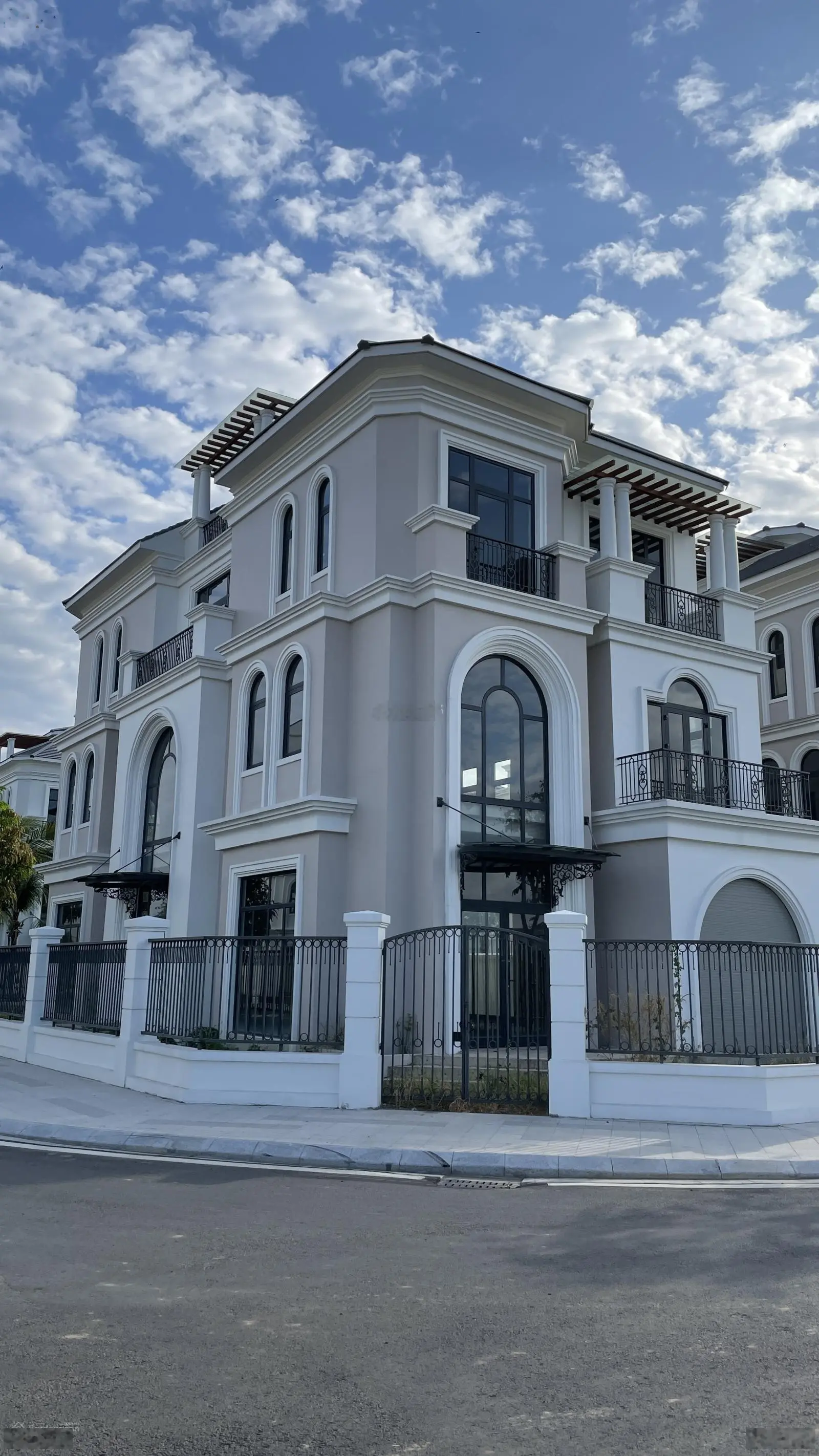 Bán biệt thự 20 tỷ VND tại Vinhomes Grand Park, Quận 9