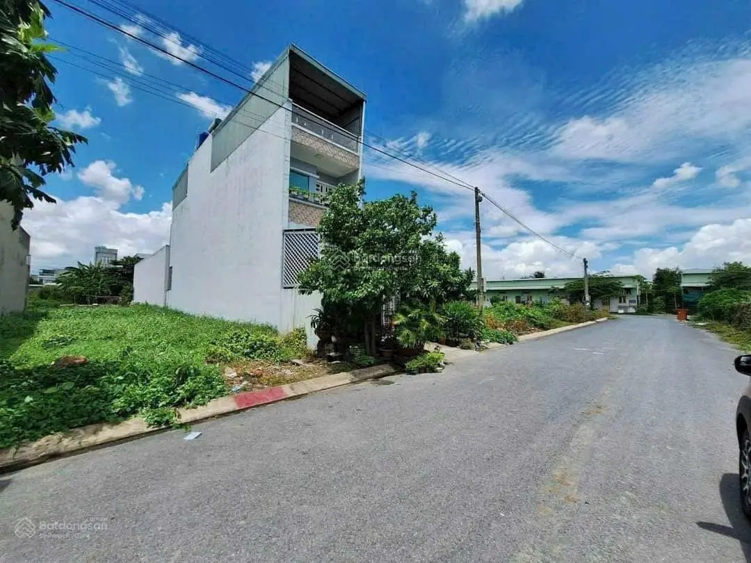 Chủ ngộp bán gấp đất MT đường Nguyễn Chánh Tâm, DT: 120m2, Giá chỉ: 550tr, SHR, LH: 0909 583 ***