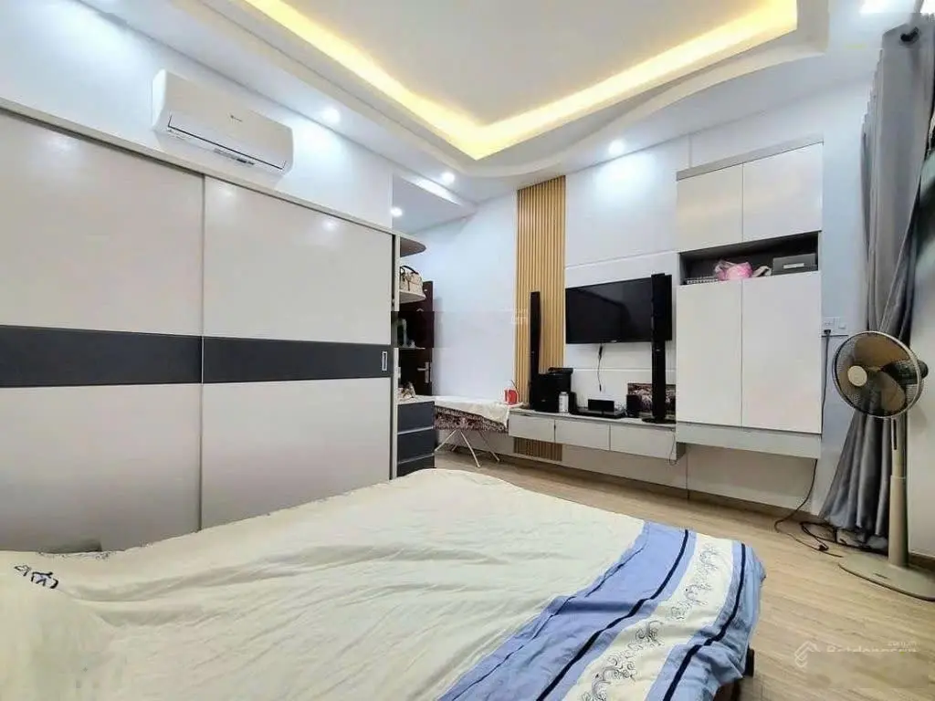 Hàng ngộp! 1 căn duy nhất ở Đội Cung-Q11. Gần Bệnh Viện Quận 11. Đang cho thuê 33triệu. Giá 3tỷ660