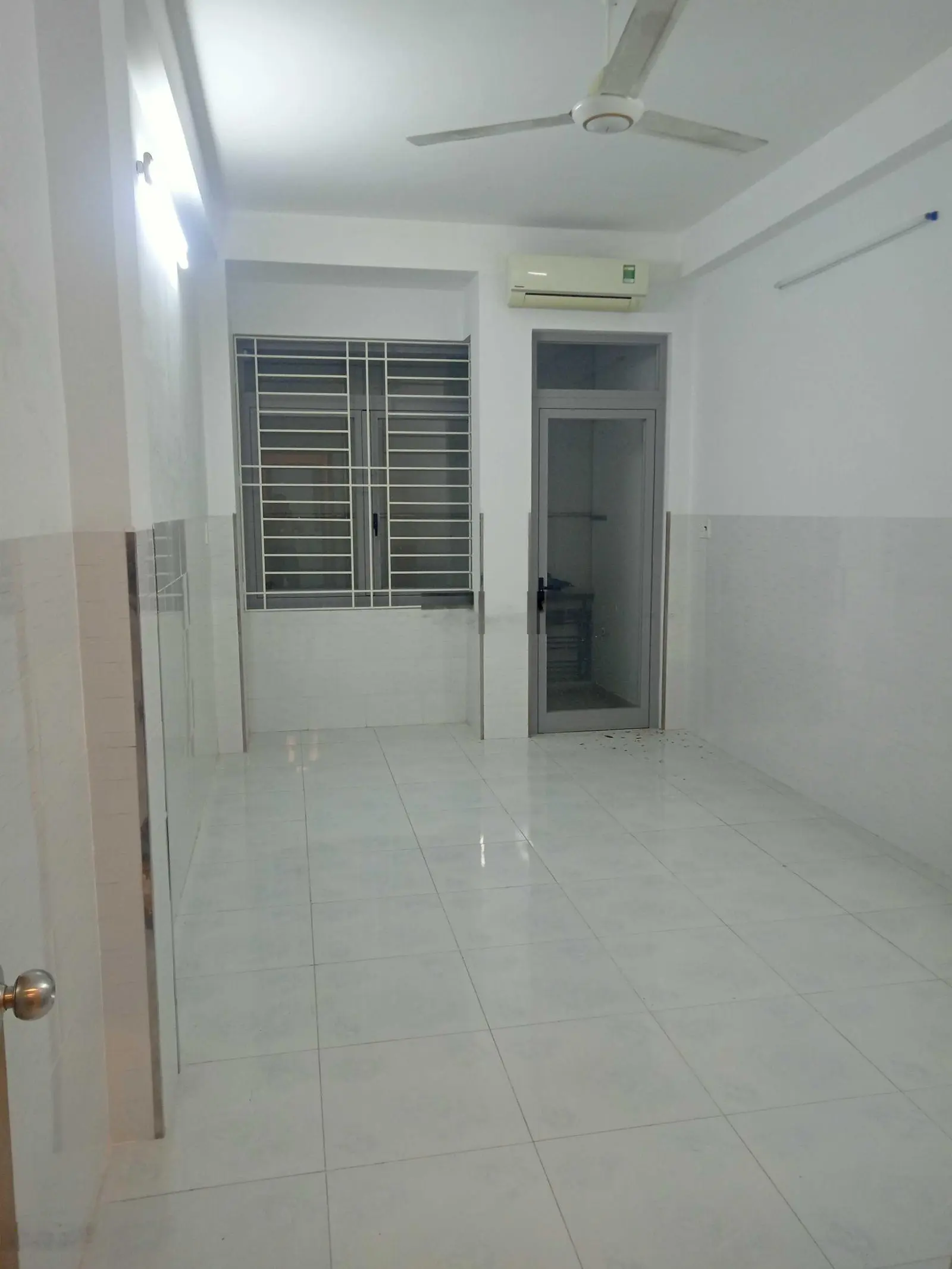 Mặt tiền Lê Quốc Trinh (5 tầng; 3,5mx17,5m). Giá 8,9 tỷ