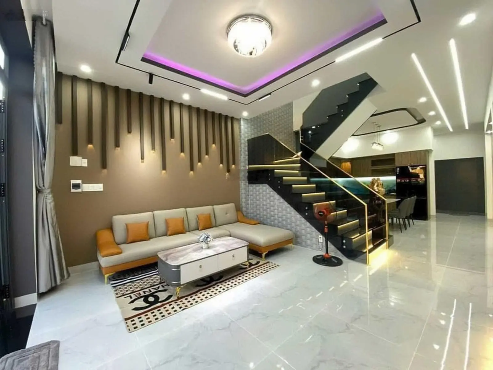Cắt lỗ 300 triệu nhà mặt tiền chợ Bình Chánh 110m2 giá ngộp sổ hồng riêng