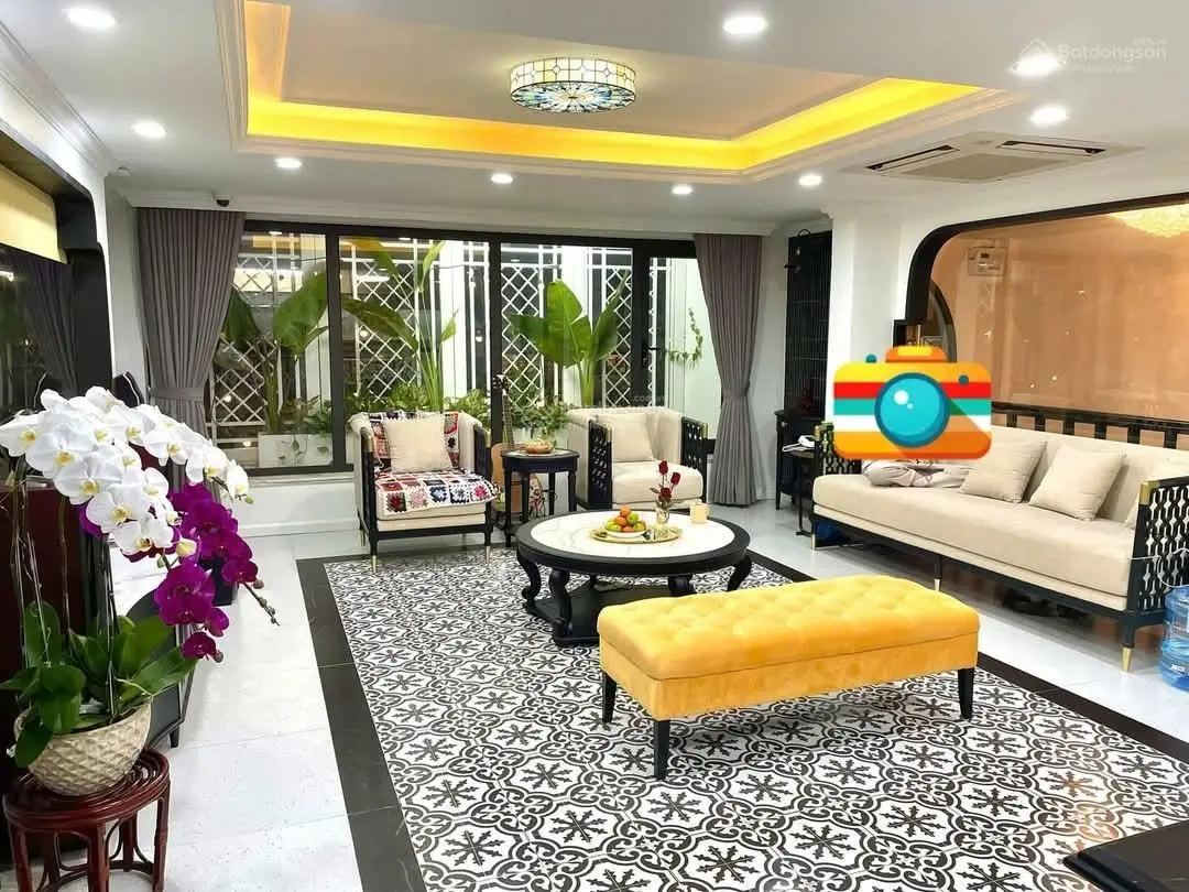 Biệt Phủ Hồ Tây -Nghi Tàm -Xuân Diệu - Phân Lô Víp -Ô Tô Tránh -100M X 5 Tầng MT 9M -Giá Hơn 30 tỷ