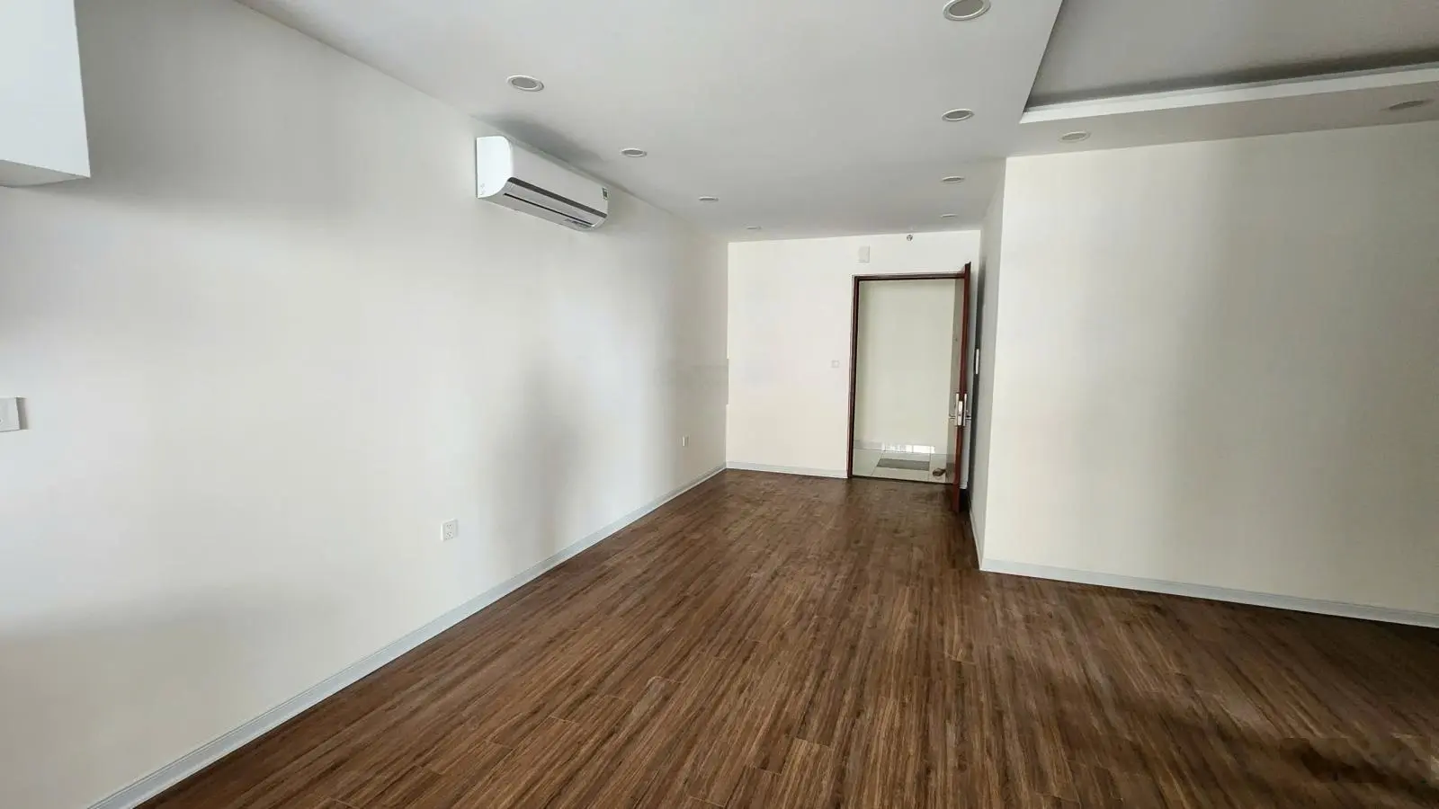 Chính chủ bán gấp căn Góc 98,87m2 tòa River giá 4tỷ5x0 nội thất liền tường mới nhận bàn giao chưa ở