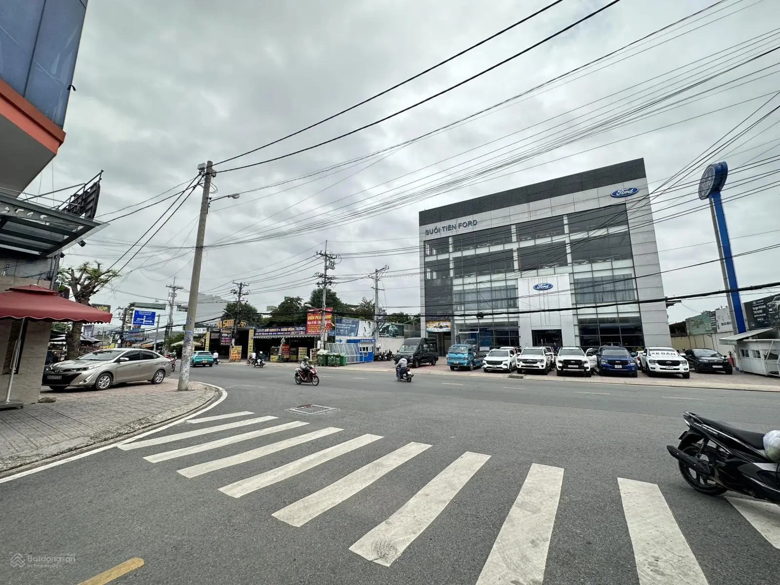 Bán nhà 1 trệt 1 lửng 3 lầu giá rẻ đường Hoàng Hữu Nam