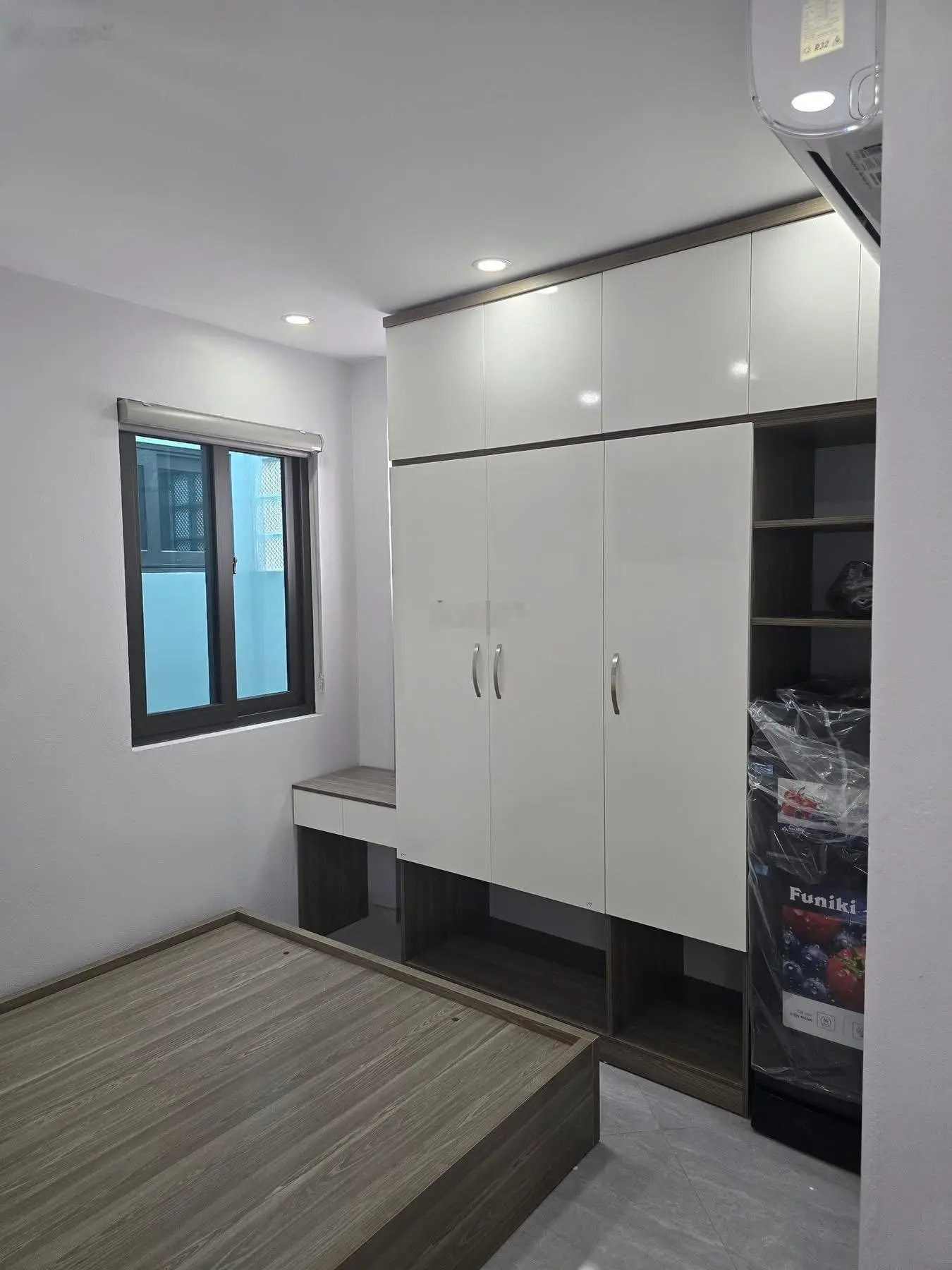 Bán nhà dòng tiền xuân phương 25 p . ba bước ra đường 70 giá 18x tỷ.