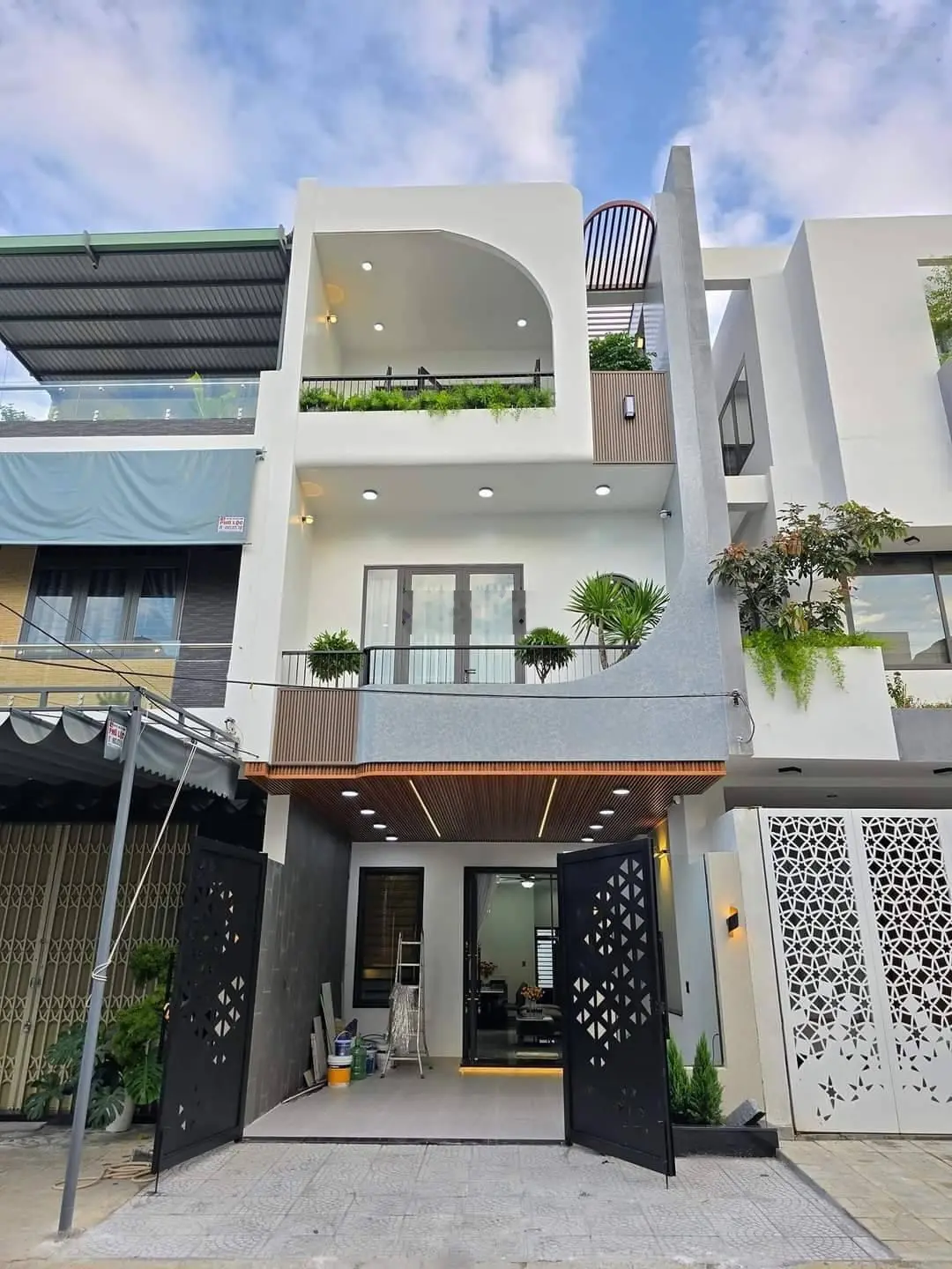 Bán nhà 3 tầng mặt tiền Phú Thạnh 10, Sát Biển, Trung tâm quận Liên Chiểu