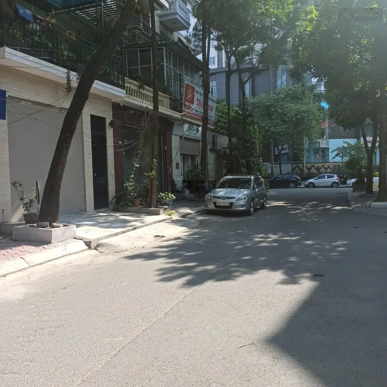 Cần bán nhà 2,5 tầng cũ ngõ Phố Trường Chinh, Đống Đa, dt 108m2 thực tế 115m2 đầu tư được. giá 18ti