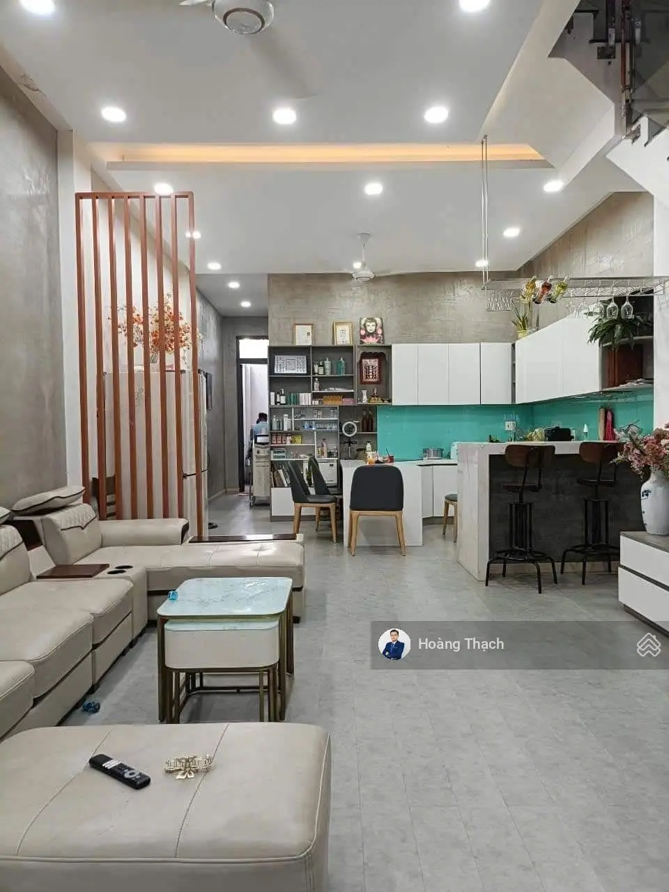Bán nhà 1 trệt 1 lầu + trên có sân thượng gần chợ Dĩ An 1 đang kinh doanh spa