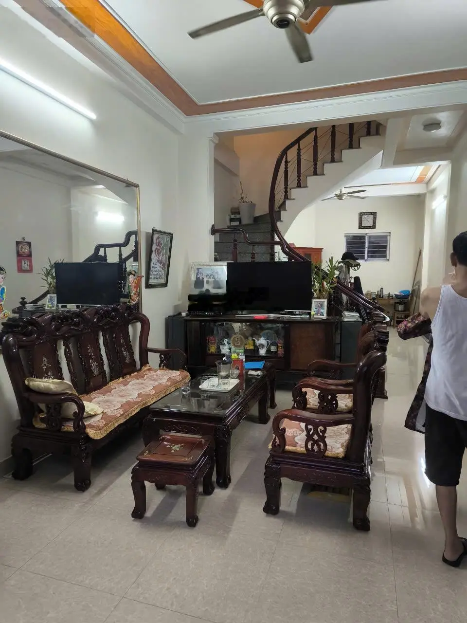 Gia đình tôi cần bán nhà 3 tầng, mặt ngõ 30 phố Lê Hồng Sơn, Cửa Bắc, TP Nam Định