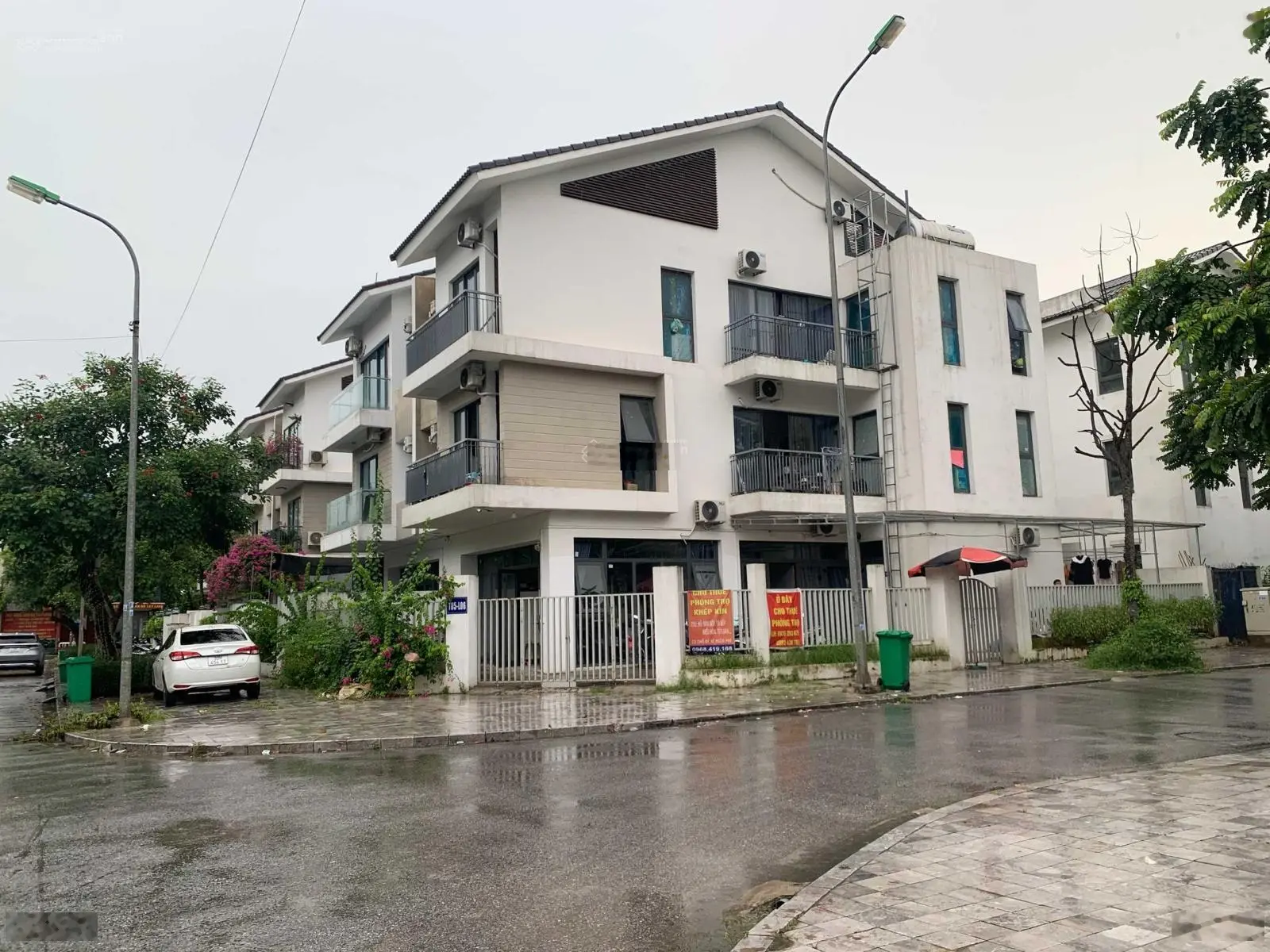 Gia đình cần bán ngay căn biệt thự 172m2 hai mặt công viên hướng mát giá rẻ. LH: 0941 613 ***