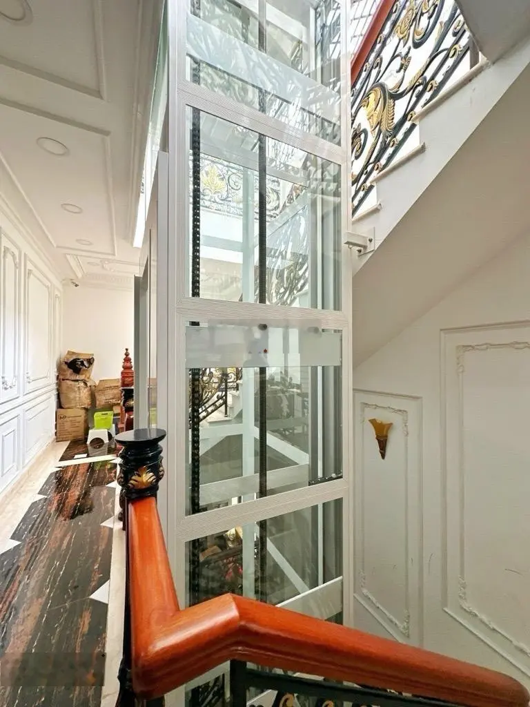 Biệt thự mặt tiền khu vip tên lửa- 180m2-9*20-6 tầng- hầm+ thang máy- nội thất xịn- giá 38 tỷ tl.