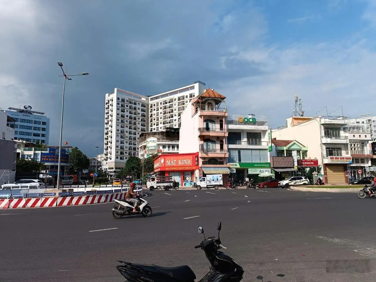 Nhà 3,5 tầng Kinh Doanh đường lớn 23/10