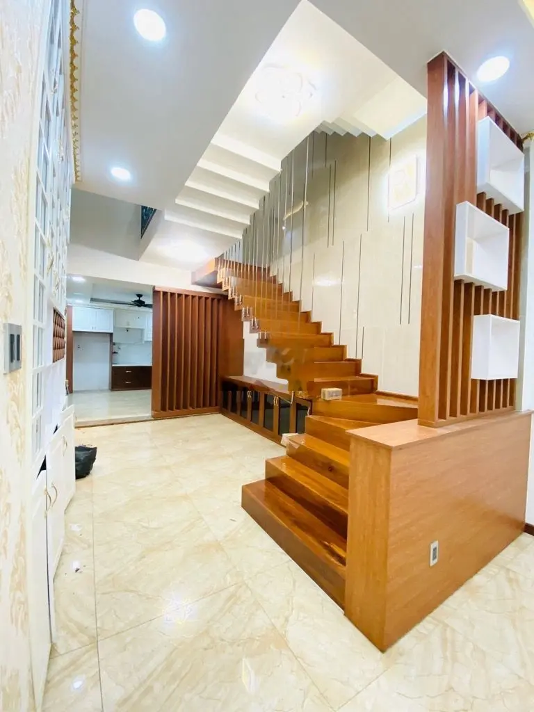 BÁN BIỆT THỰ MINI CỔ ĐIỂN t DT 240M2. HẺM XE HƠI GẦN CẦU CHÀ VÀ QUẬN 8