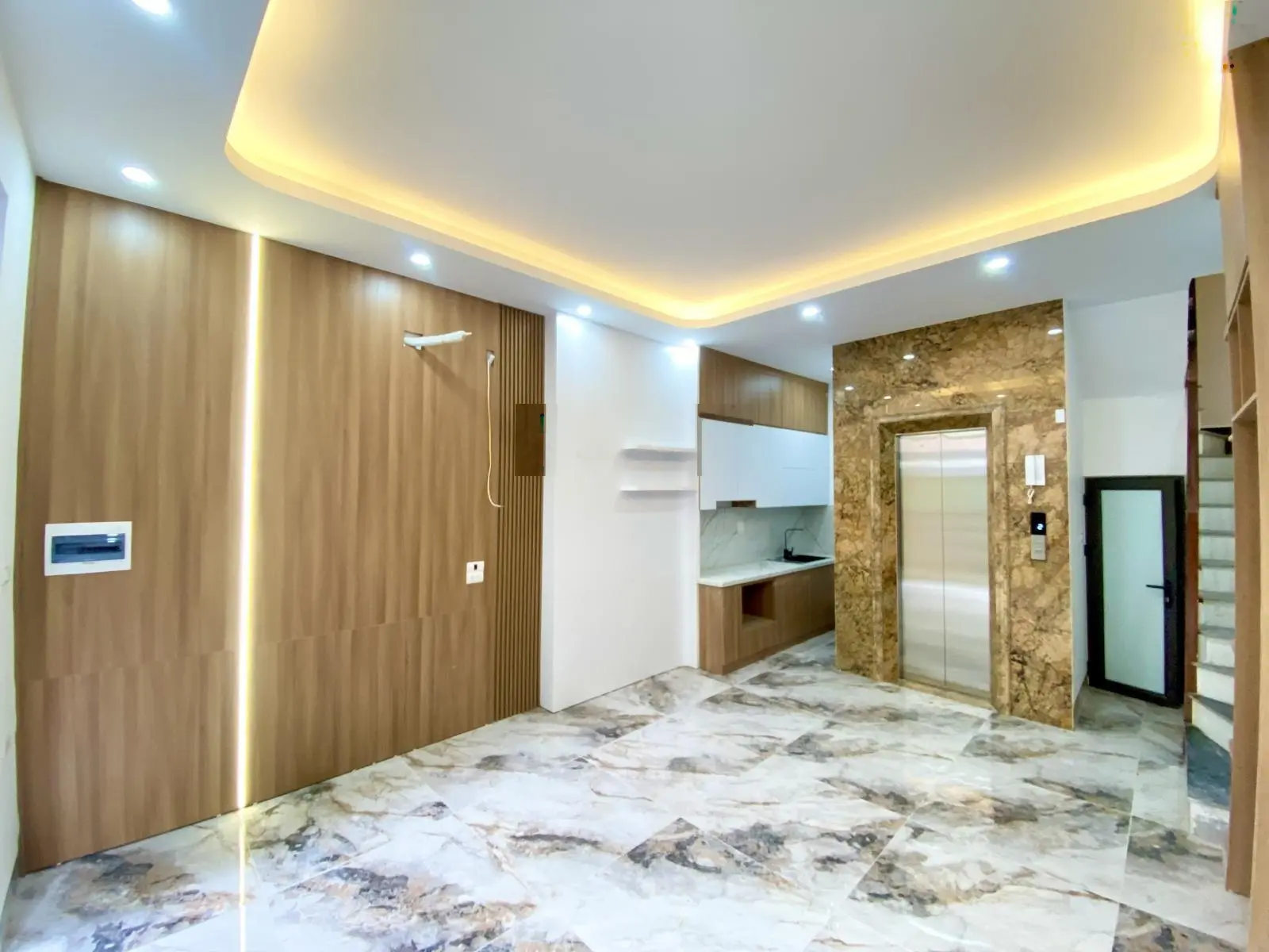 Chính chủ cần bán nhà Định Công - Hoàng Mai. 6 tầng thang máy, 10 ra ô tô. Giá nhỉnh 8 tỷ