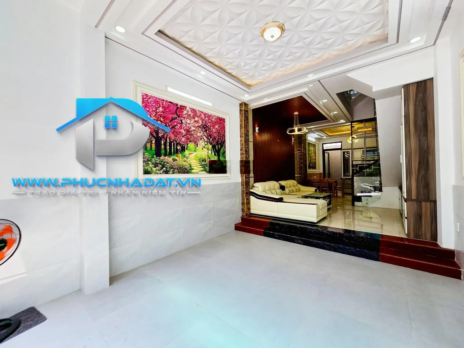 Bí quá Anh Lý xả hàng căn nhà phố hiện đại đường xe hơi Đào Tông Nguyên Nhà Bè - Giá 6.3 tỷ, 4x14m