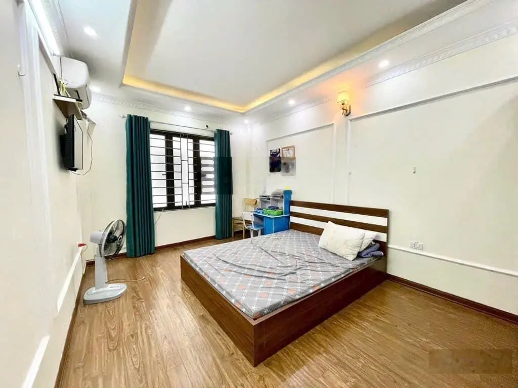 Bán nhà Quang Trung 40m2, 1 nhà ra ô tô tránh, sát vách trường cấp 3 Quang Trung, nhà đẹp ở ngay