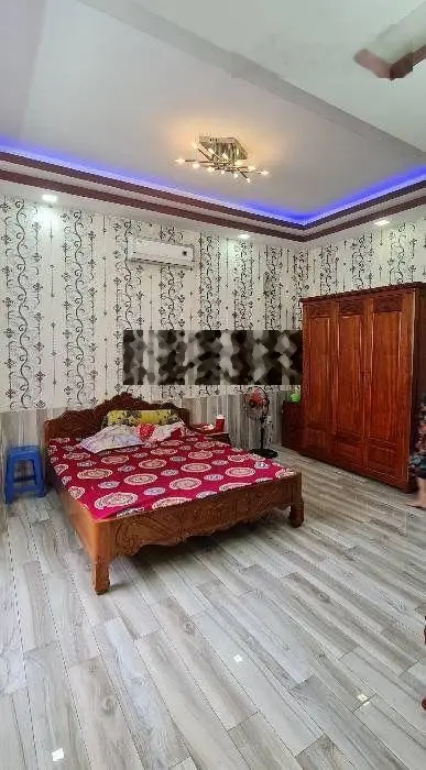 Bán nhà mặt tiền 4 tầng, diện tích : ngan 7 mét _ dài 20 giá 14 tỷ 900 thương lượng.