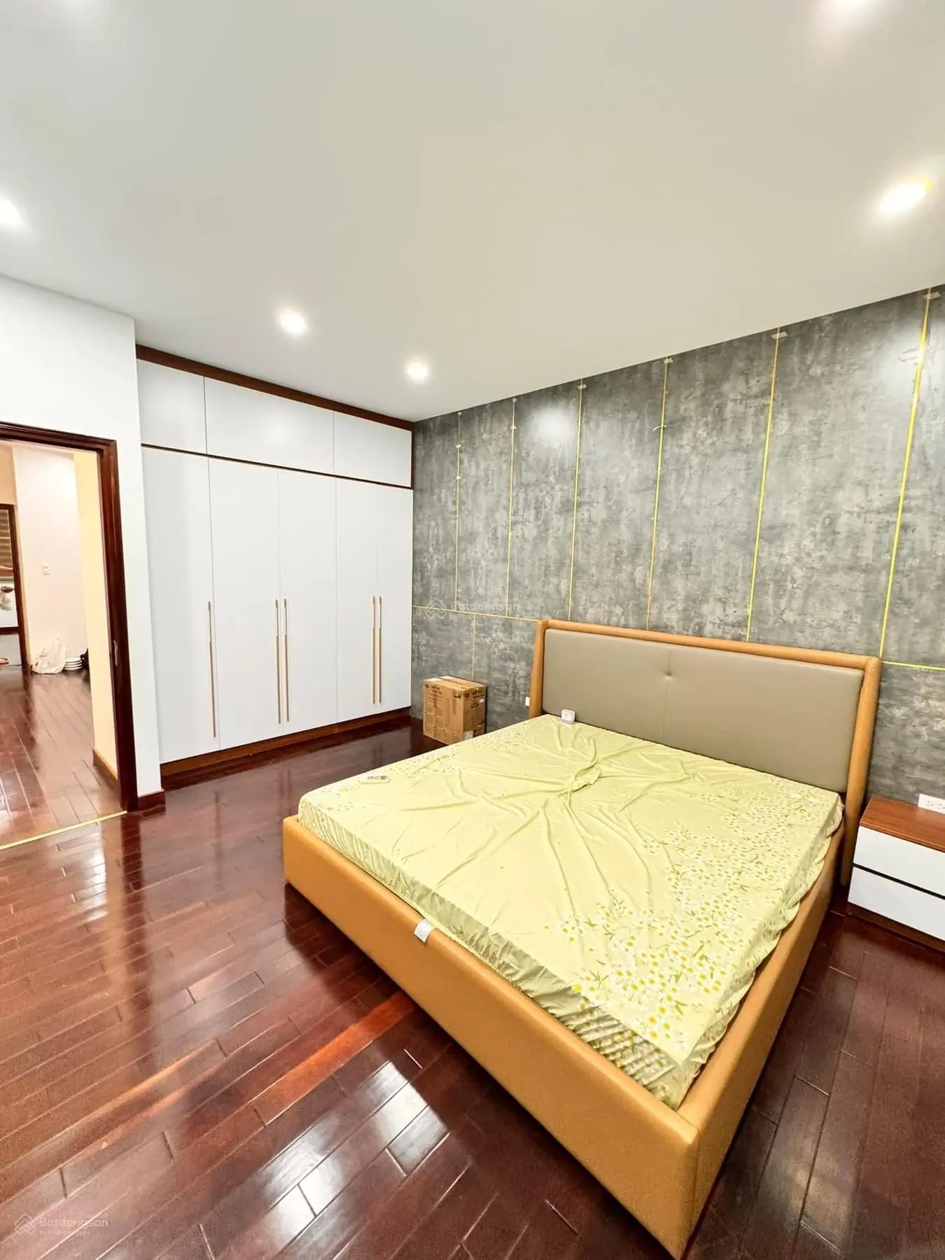 Bán nhà Láng Đống Đa nhà đẹp ở ngay ô tô lùi đỗ cửa ngõ rộng thoáng có thang máy 50m2/5T/4mmt 11tỷ
