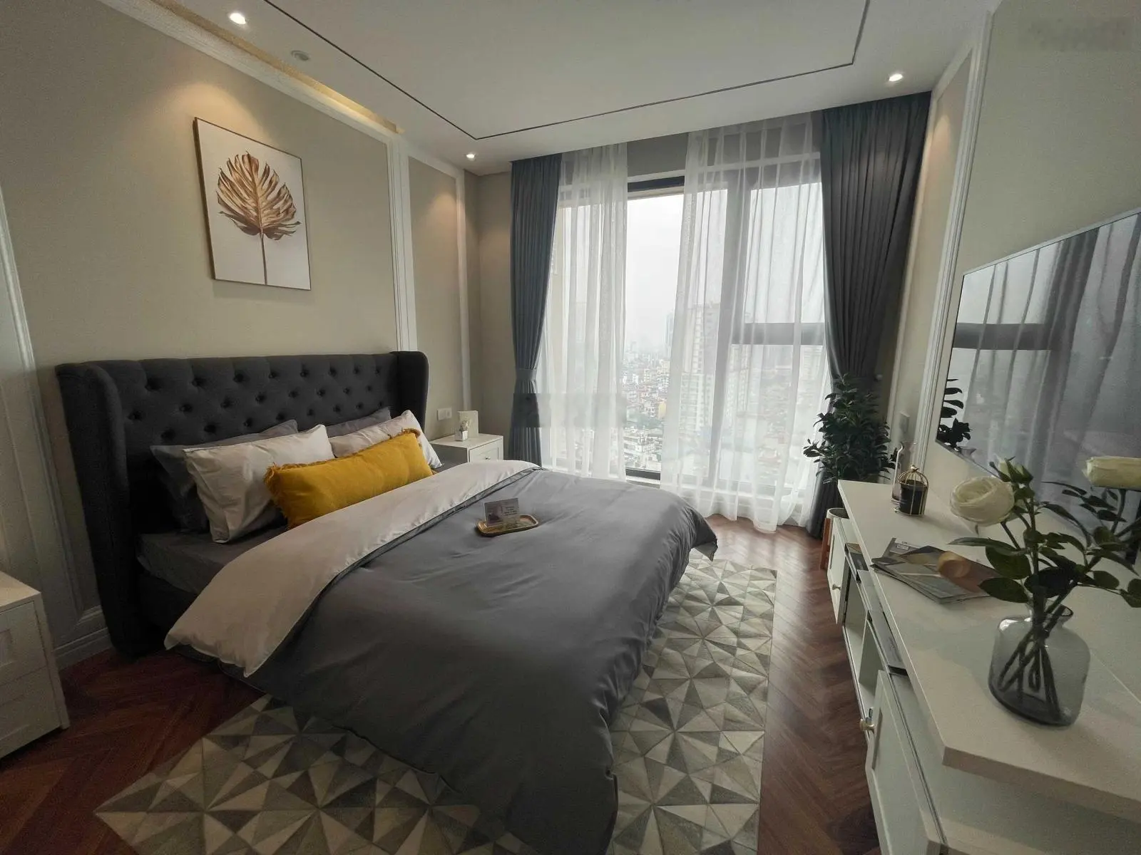 Chính chủ bán CH Tại King Place 114m3 3 ngủ, bc đông nam tầng đẹp,view thoáng giá tốt.LH:0987 362 ***