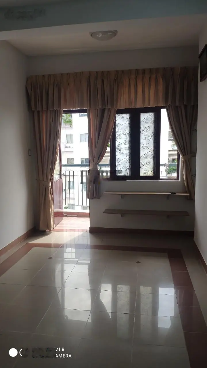 Bán chung cư 312 Lạc Long Quân, diện tích 64m2, 2 phòng, view quận 1, giá 2.6 tỉ, sổ hồng chính chủ