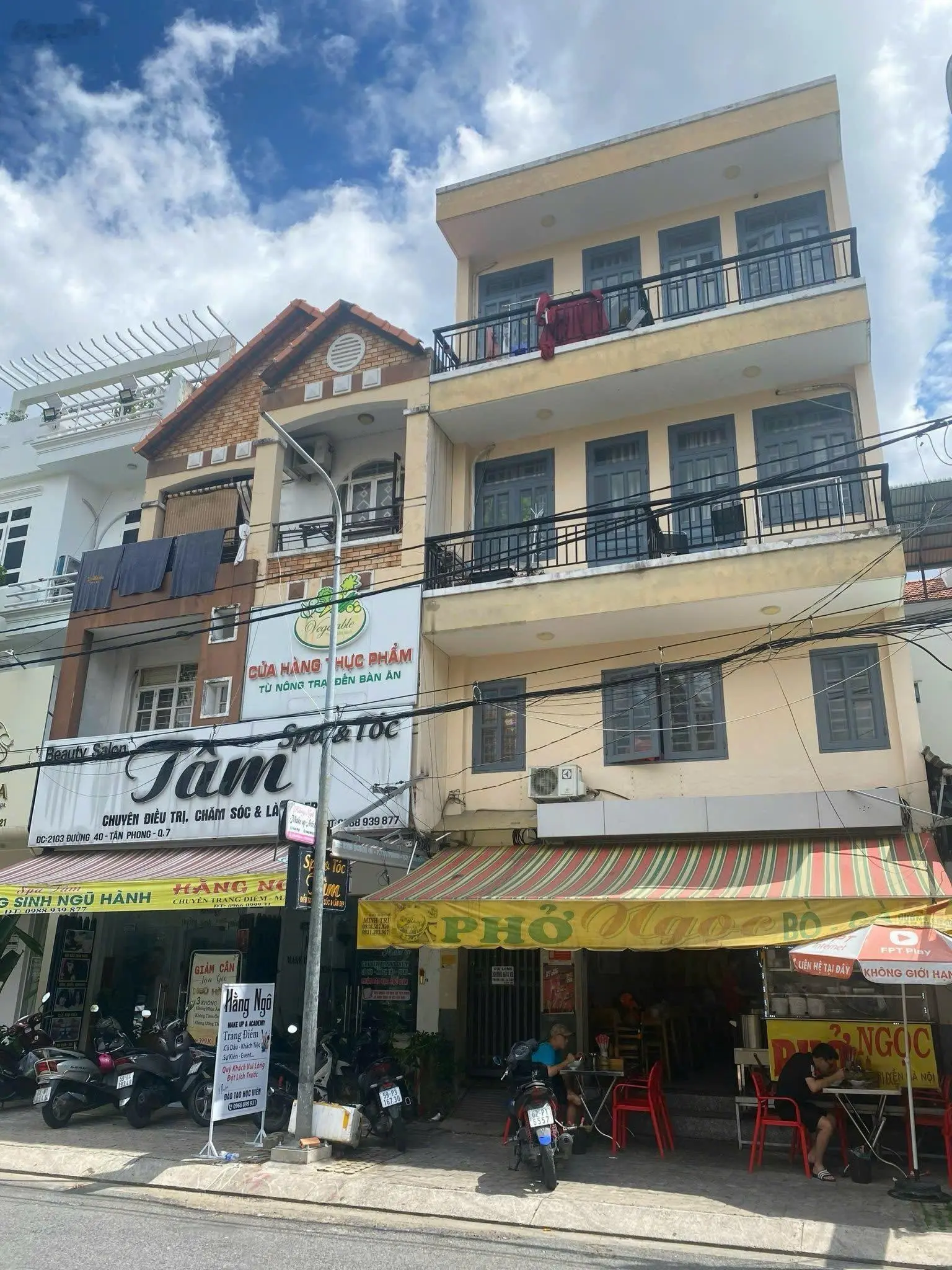 Bán nhà phố trục thương mại DT: 6x15m, 4T thiết kế dạng kinh doanh. 9phồng 1MB thu về 45 tr/tháng