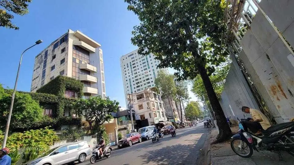 Ngộp Bank Bán Gấp MT Nguyễn Văn Đậu DT: 10x30m CN: 300m2 Đủ CTXD: Hầm 7 Tầng Giá: 43 tỷ