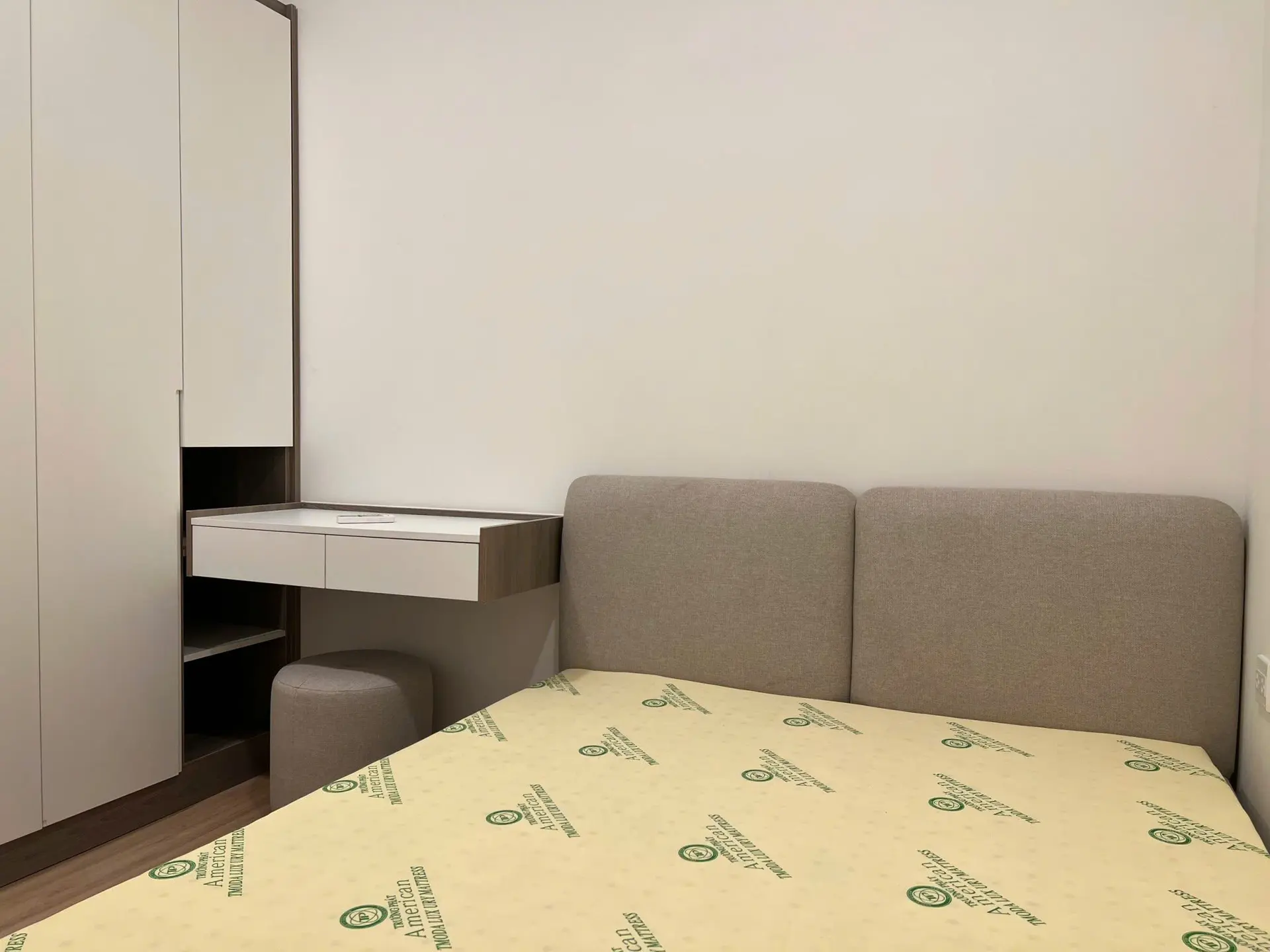 Bán căn hộ Soho Residence 2PN DT 50m2 Giá 5.7 tỷ tầng cao view thoáng PKD Novaland