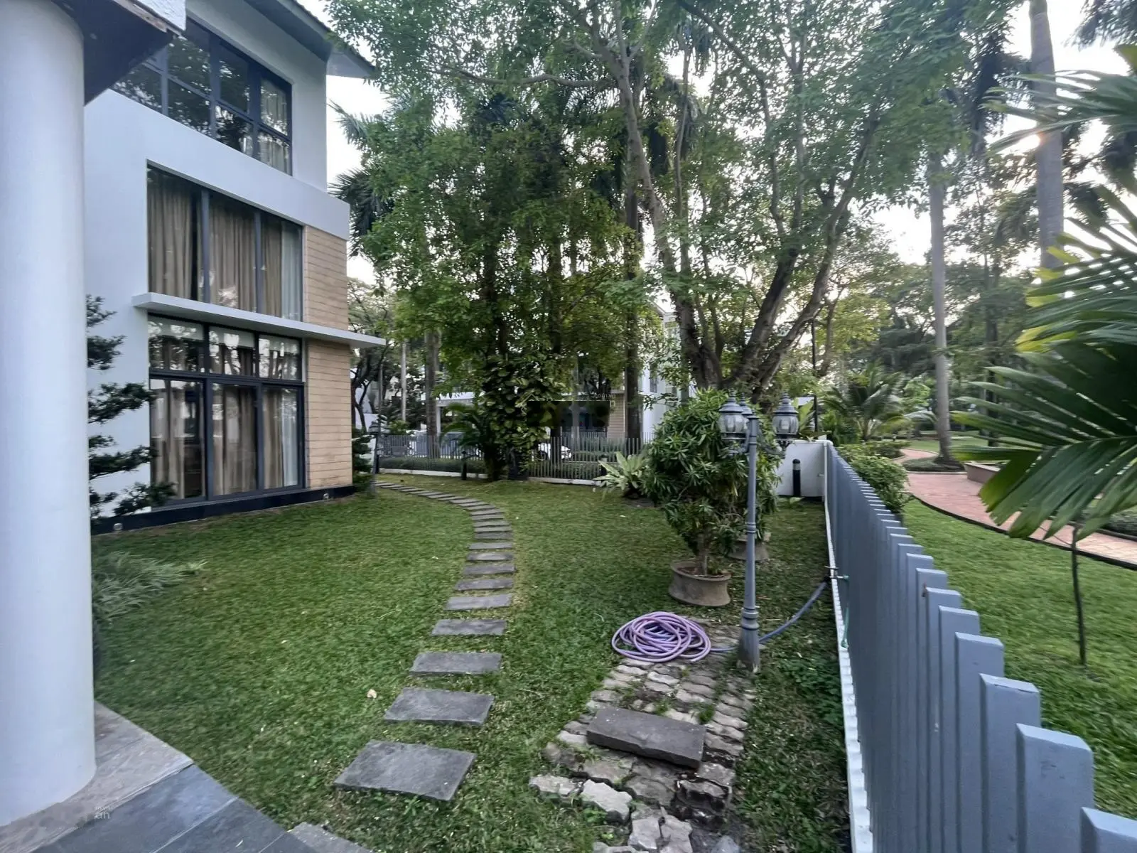 Siêu đẹp biệt thự 3 mặt tiền-trực diện sông & công viên - Bảo vệ 24/24-gần 600m2 trệt 2L - 249 tỷ