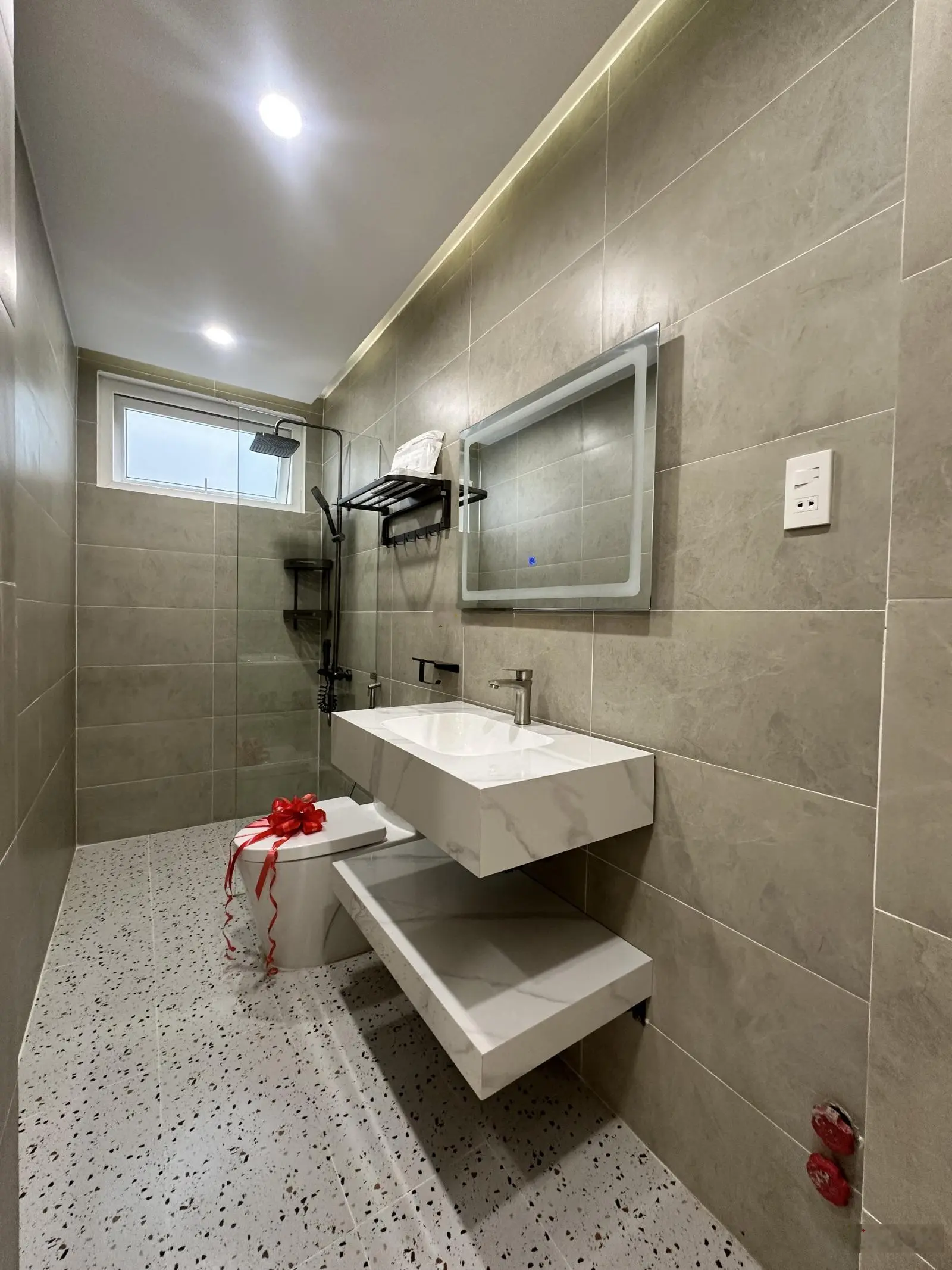 Bán gấp siêu phẩm nhà phố ngay đường 25HBC kế pvđ : 0933352944