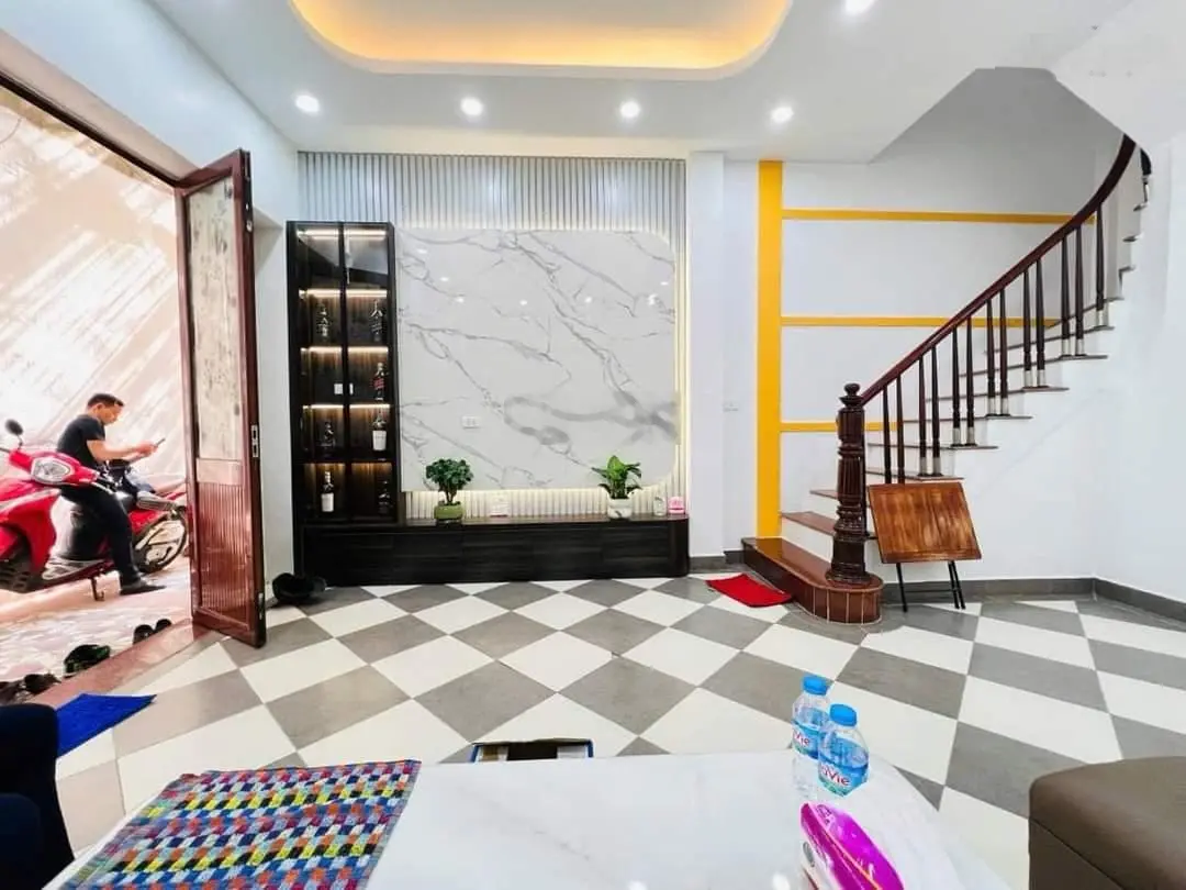 Bán nhà ngõ 79 Cầu Giấy, MT 5M, tặng nội thất, giá 7 Tỷ 250 Triệu