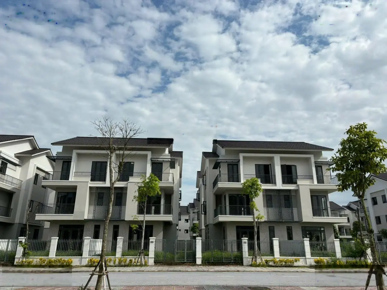 Biệt thự 180m2 giá gốc chủ đầu tư giá chỉ 48tr đồng/m2 đất ngay cạnh Gia Lâm Hà Nội