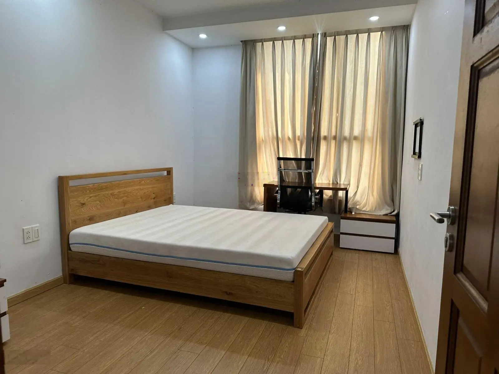 Bán căn hộ Garden Gate, 2PN, 2WC, 74m2, full nội thất, giá: 5 tỷ (bao sổ), liên hệ: 0908 435 ***