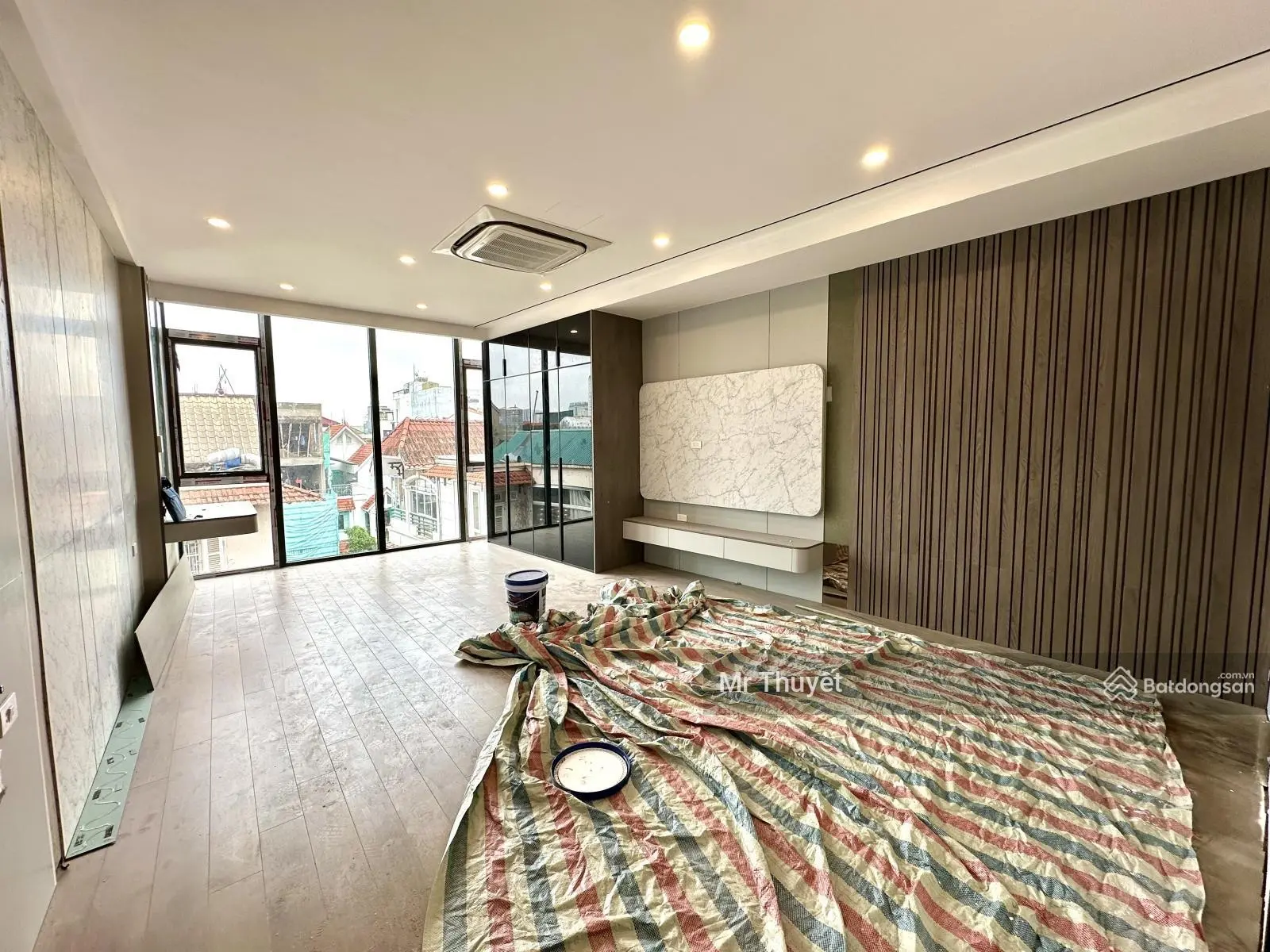 Cực hiếm-nhỉnh 15 tỷ-lâm du-bồ đề-long biên-8 tầng nở hậu-gara ô tô-thang máy-full nội thất
