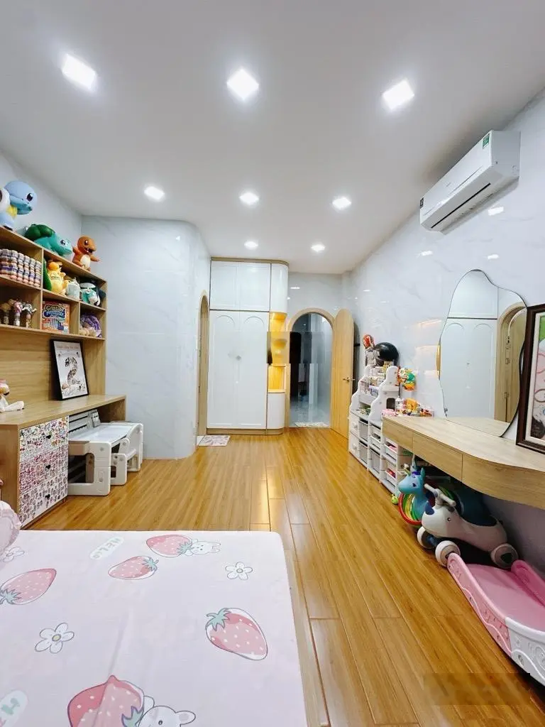 Nhà đẹp 72,7 m2, 4 tầng, thang máy, mặt tiền Nguyễn Biểu kế Q1. 23 tỷ
