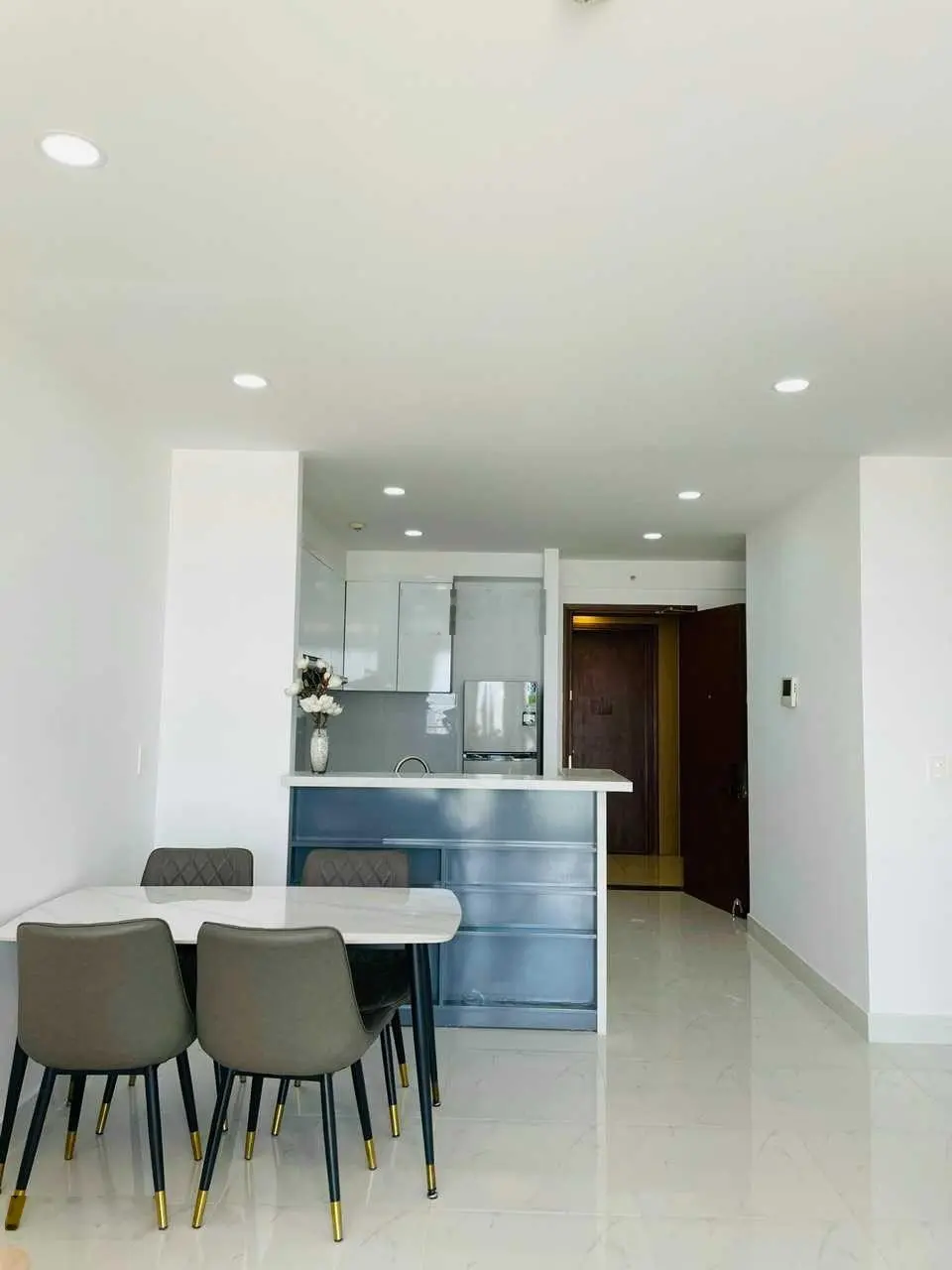 Chính Chủ bán căn hộ Gold View 2PN;2WC; View trọn Sông như hình; Full NT đẹp;Giá 4.9 tỷ; 0972 443 ***