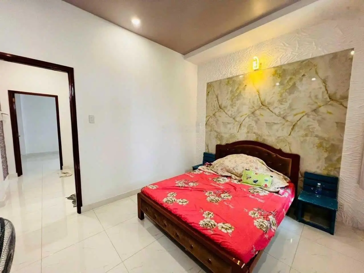 Bán nhà đẹp gía rẻ nhà 1 trệt 1 lầu sổ hồng riêng đúc thật 100% gía rẻ nhất khu tặng nội thất
