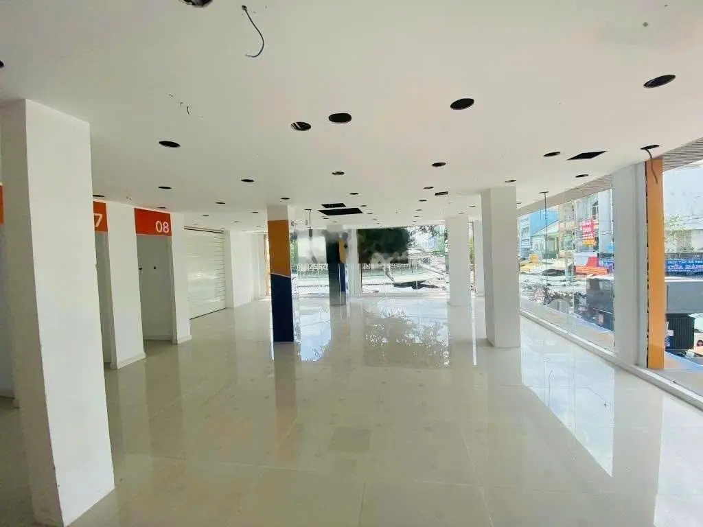 Bán nhà mặt tiền Quận 5 lô góc Bùi Hữu Nghĩa ngay chợ Hòa Bình 161m2 ngang 8m chỉ 39 tỷ