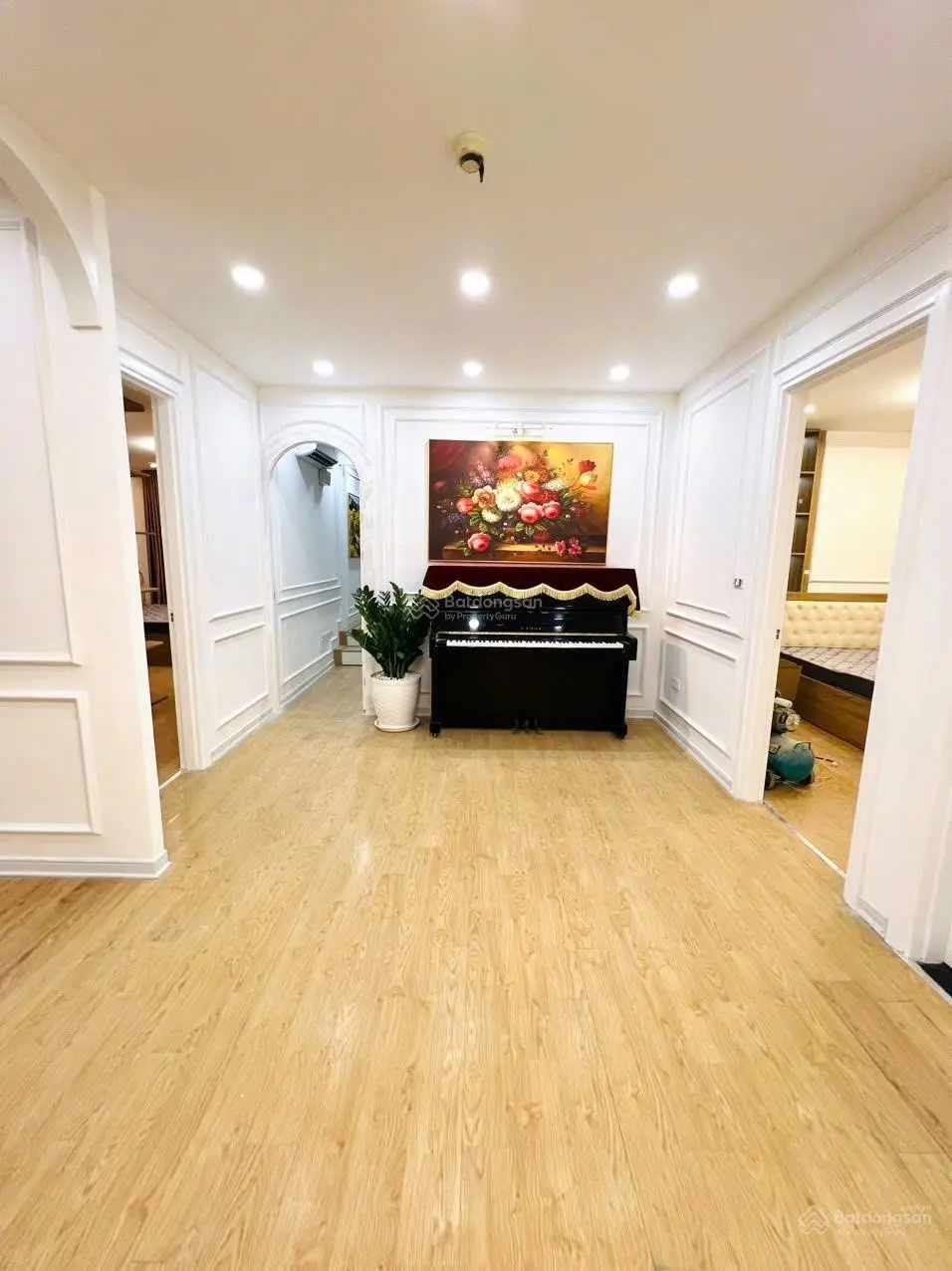 Chính chủ gửi bán căn hoa hậu 4 phòng ngủ, ban công Đông Nam mát mẻ, full nội thất sang- xịn- mịn