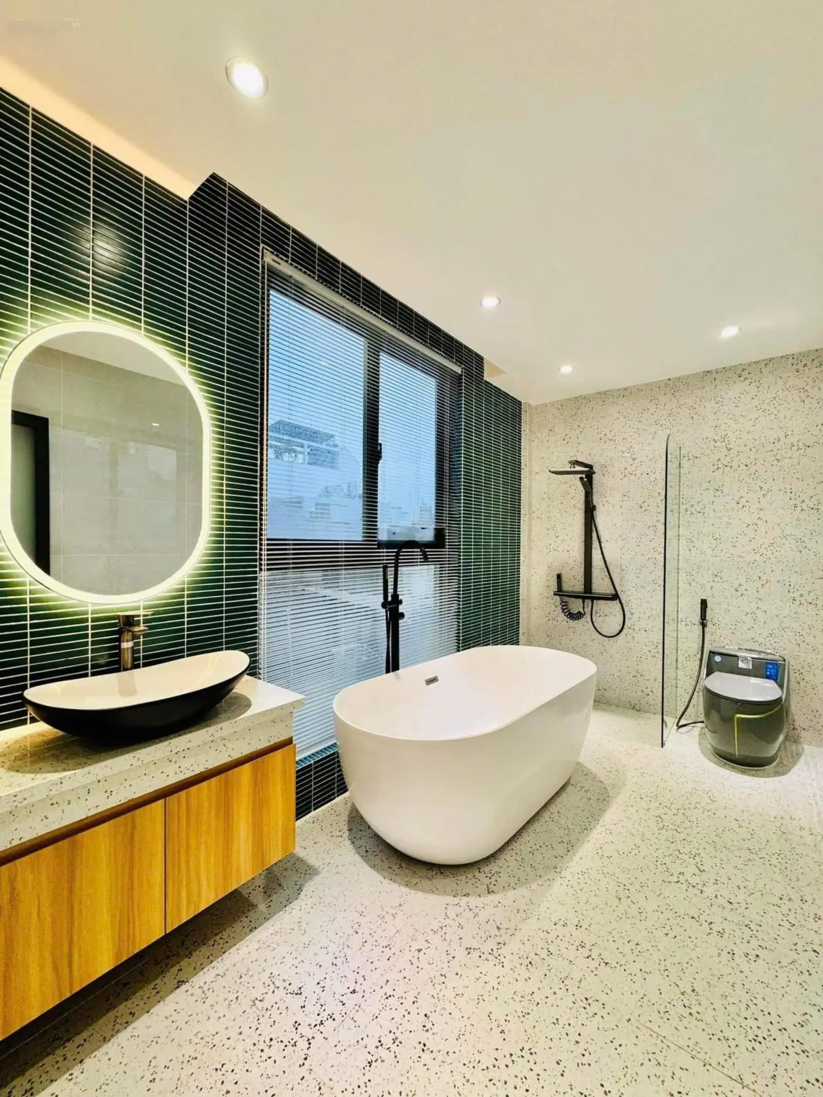 Chủ cần ra gấp căn nhà tâm huyết hẻm đường Đinh Đức Thiện, 80m2, gần chợ bình chánh, Sổ hồng riêng.