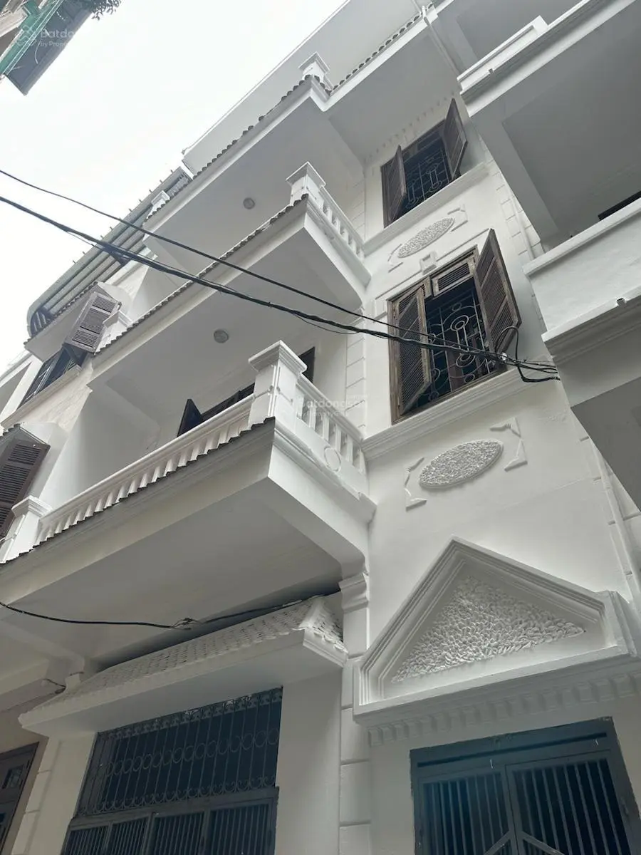 Bán Gấp nhà víp Trần Quốc Hoàn 77m2 x 4 tầng mặt tiền 6m ô tô đỗ cửa văn phòng ở cực víp