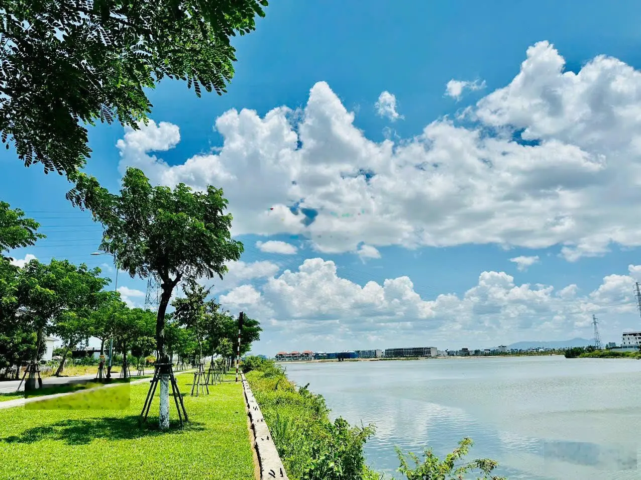 Chào bán lô đất biệt thự đường bùi tá hán - giai đoạn 1 trục chính khu đô thị nam việt á 17 ty
