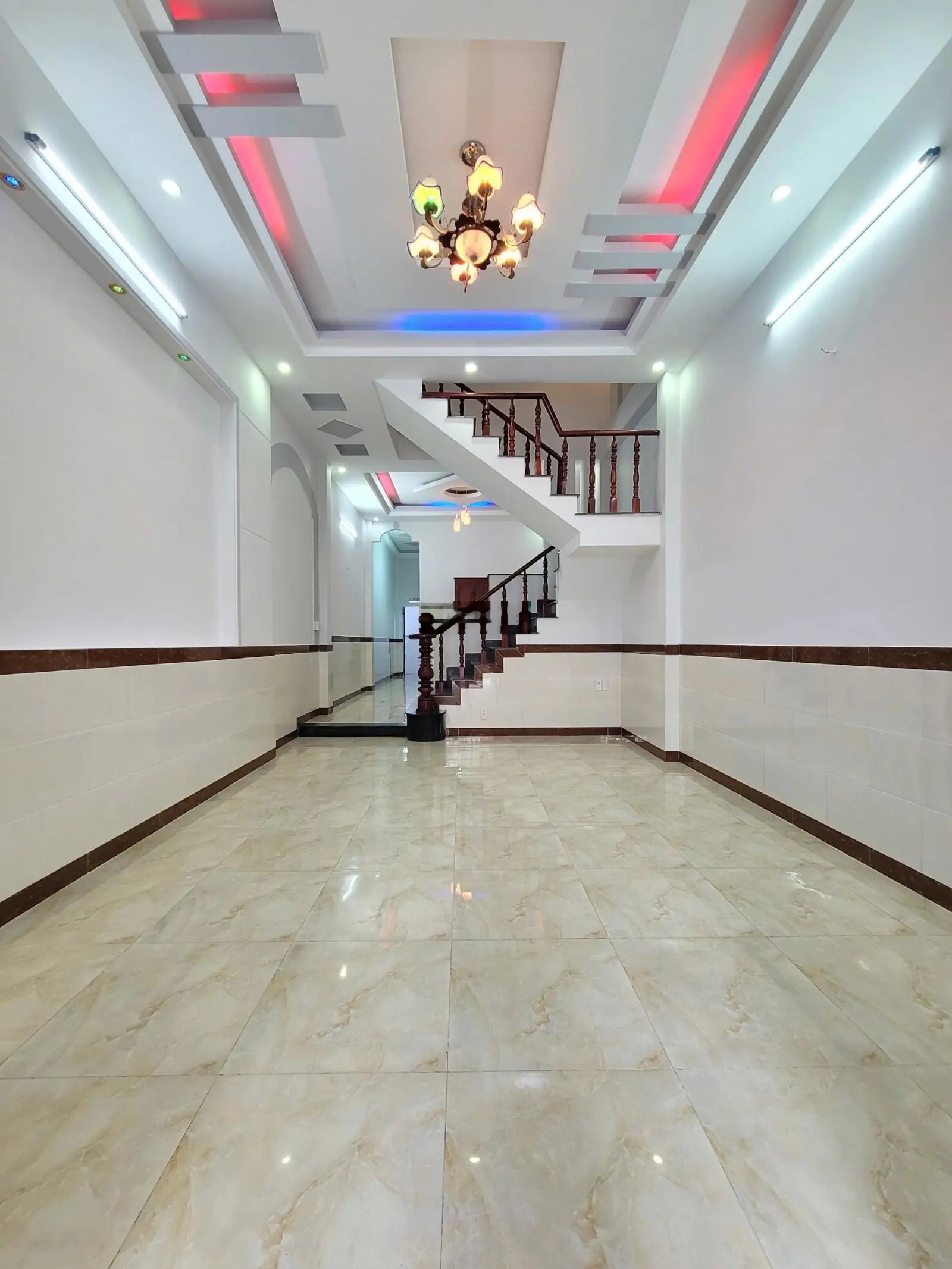Nhà sổ hồng riêng có phòng ngủ dưới, đường rộng 5m