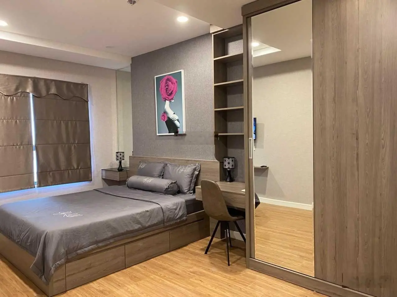 Cần bán căn hộ chung cư Kosmo Tây Hồ DT: 102m2, 3PN căn góc, BC Đông Nam, giá 7,650 tỷ bao phí