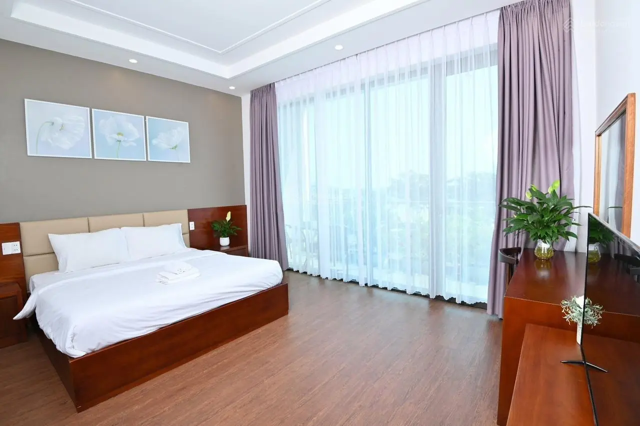 Chủ ngộp cần bán khách sạn mặt tiền biển đường Hoàng Sa có hđ thuê 2 tỷ/ năm