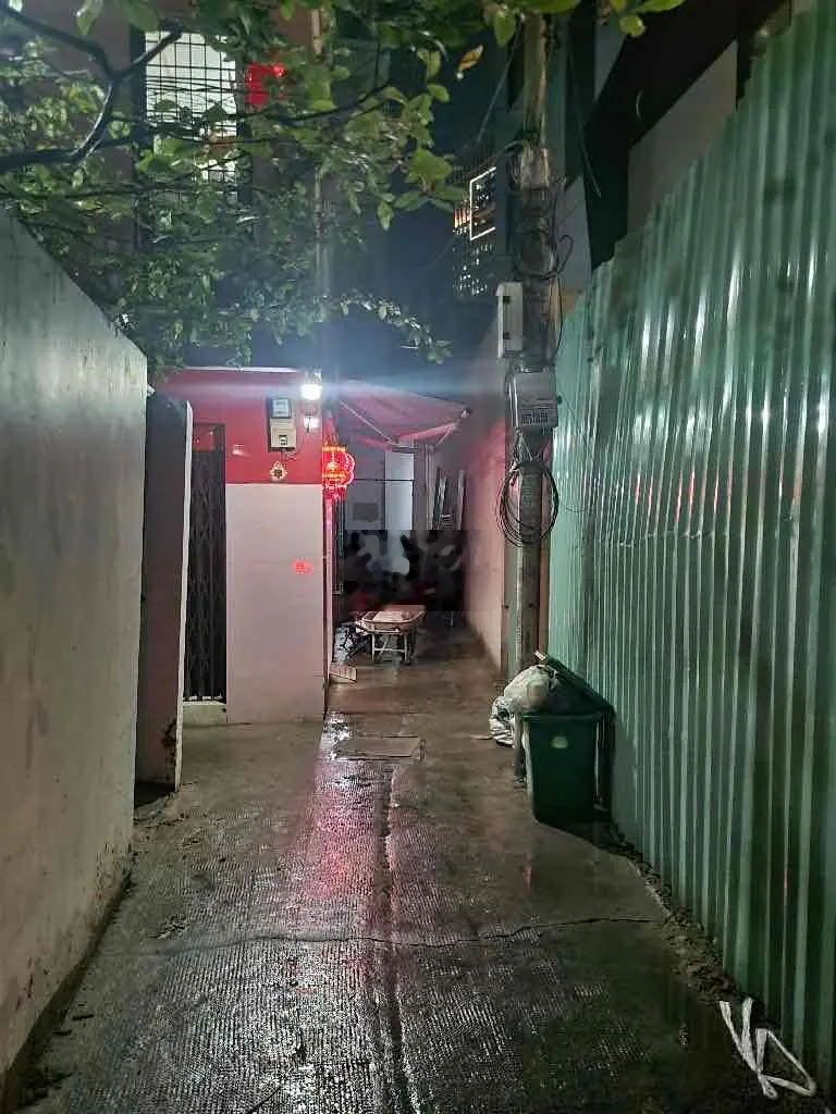 🌹2 TẦNG KIÊN CỐ, 2PN - VÀI BƯỚC RA MẶT TIỀN - GIÁP Q1 Chỉ nhỉnh 2 Tỷ
