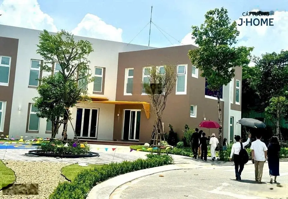 Bán nhà 3 lầu mới xây giá rẻ chưa ở, tại thành phố Thuận An, Bình Dương bán gấp trong tháng 12
