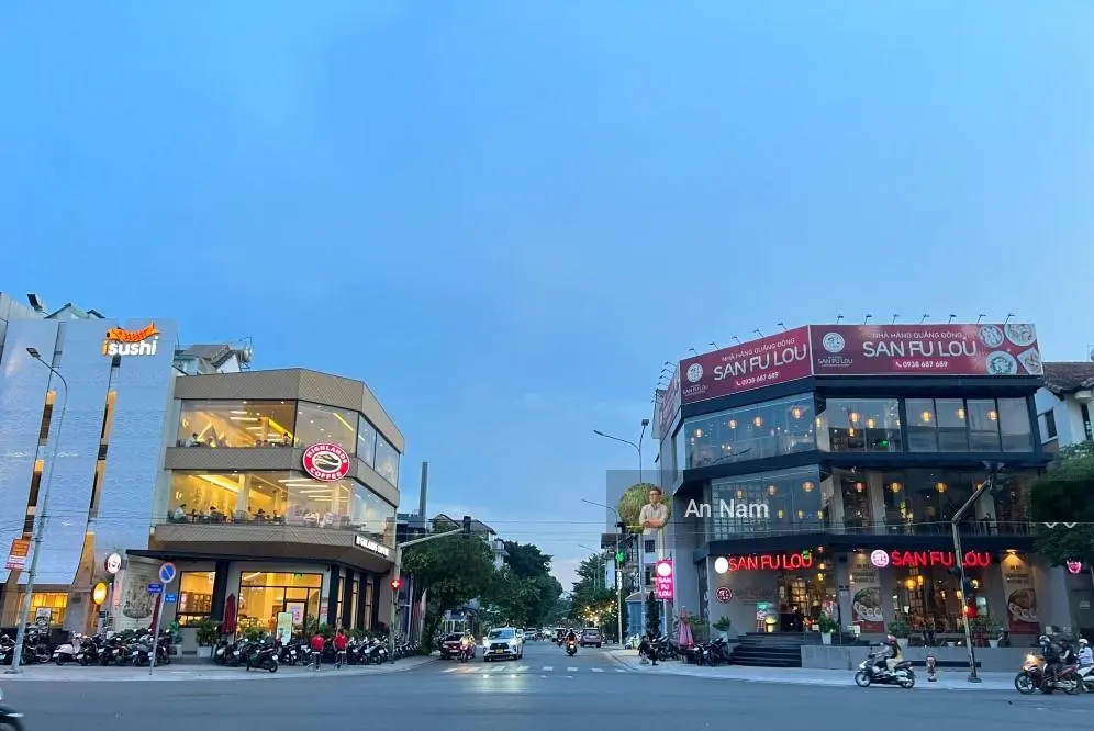 Bán building siêu hiếm Phan Đăng Lưu : (12.5m x17m) 4 tầng HĐT: 250tr/th giá đầu tư 35 tỷ