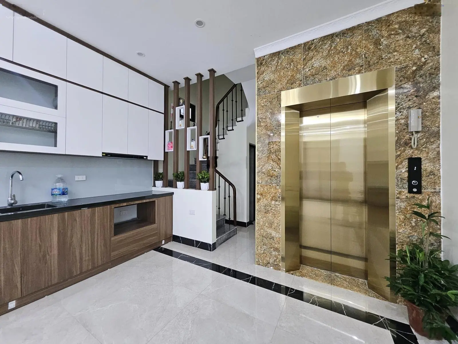 Tôi bán nhà Trần Nguyên Đán thang máy oto tránh DT 75m2 6T nhỉnh 15 tỷ