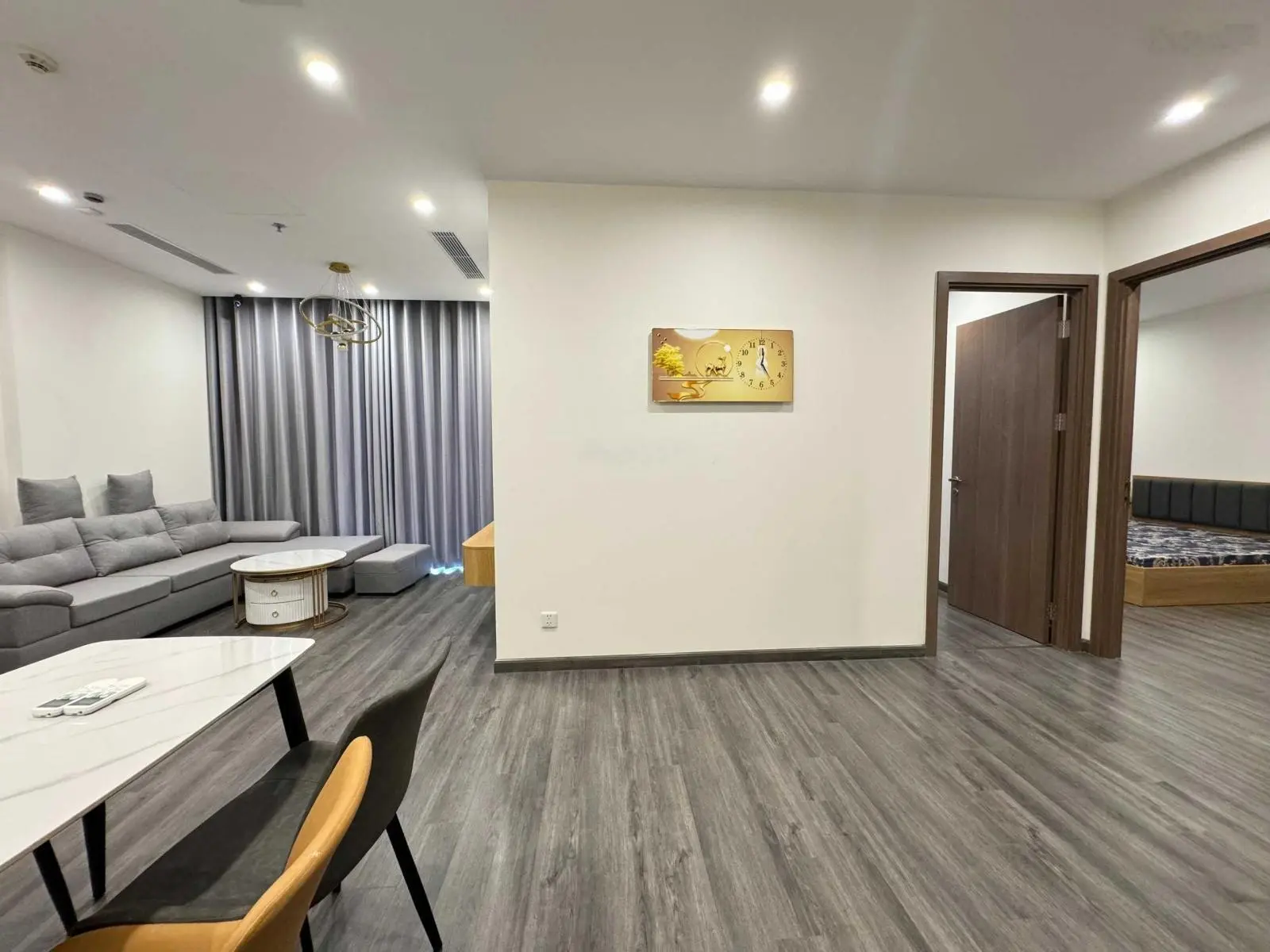 Bán căn hộ 2PN, 72 m2, toà R1.01, Vinhomes Ocean Park, chỉ 3.93 tỷ