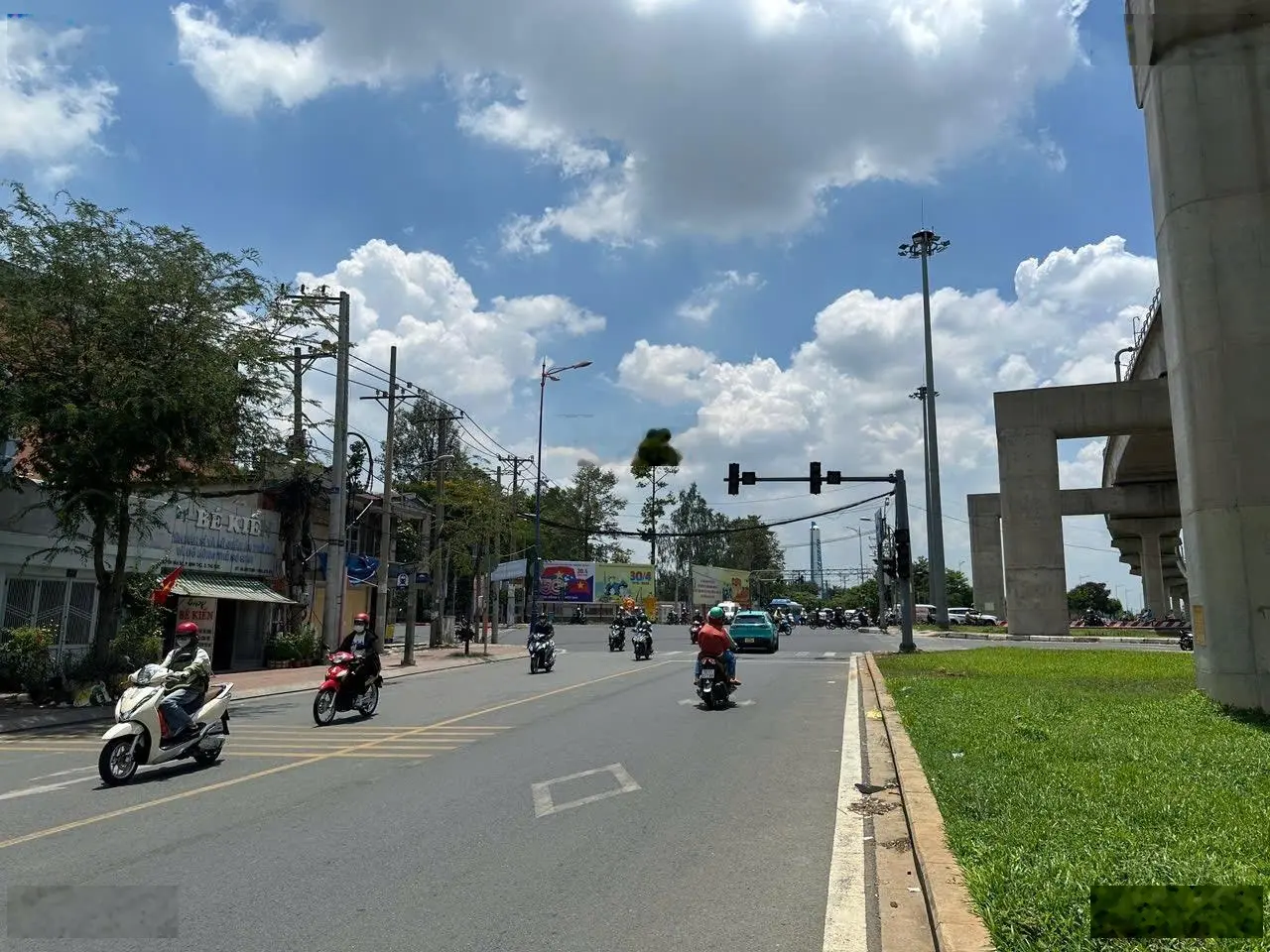 Bán nhà MT Nguyễn Văn Bá ngay Ngã Tư Thủ Đức. 5 x 22.8 = 114. 22 tỷ
